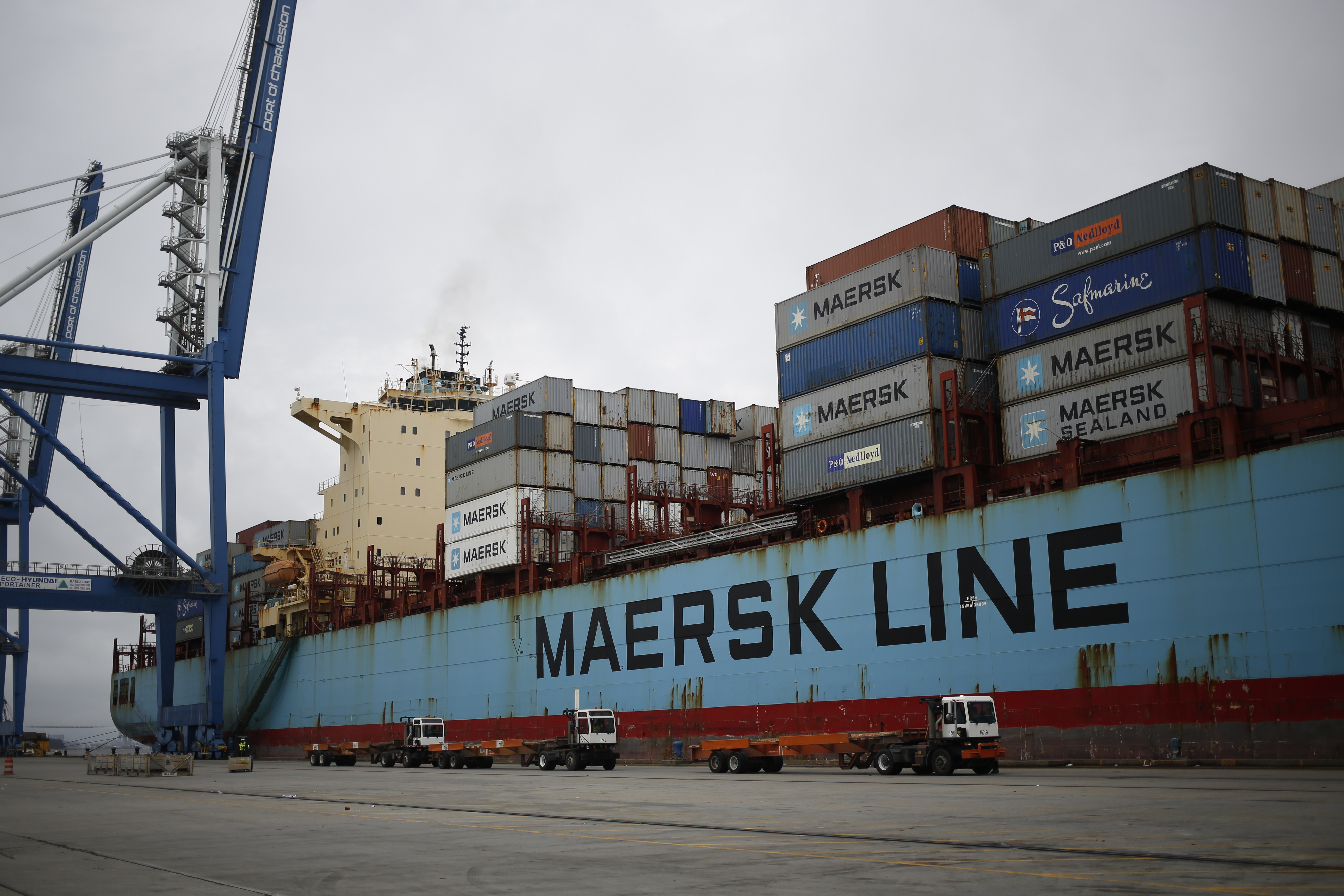 Trucks wait in line next to the Maersk Hartford cargo ship at the Port of Charleston in Charleston, South Carolina, on Dec. 17, 2015. (Luke Sharrett—Bloomberg/Getty Images)
