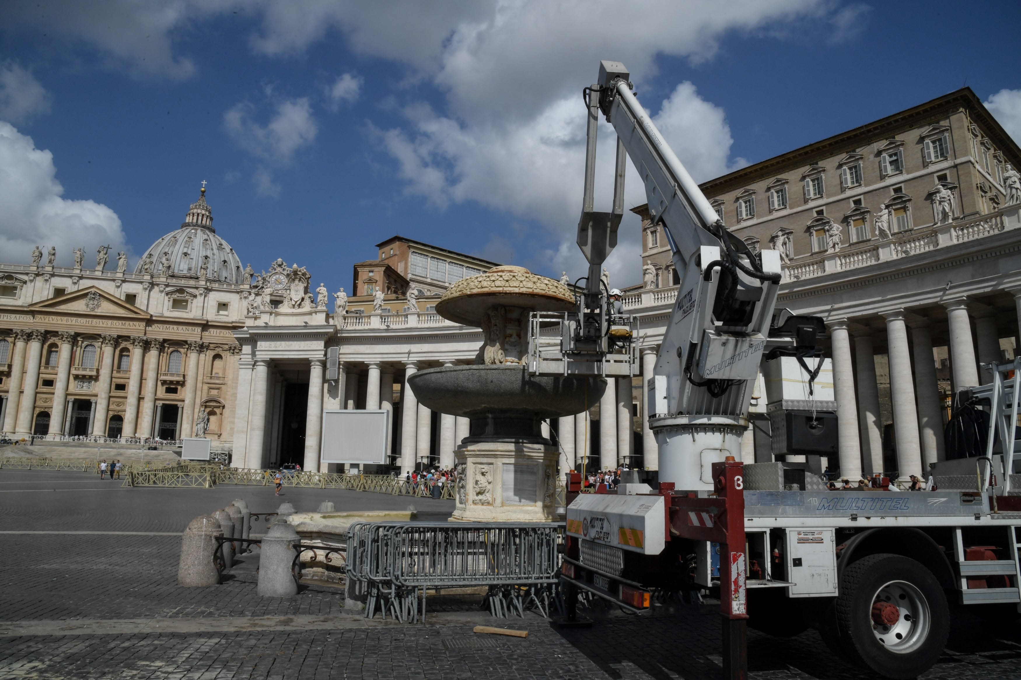 A mobile crane is seen parked at a dry fountain in St Peter's Square, in Vatican city, after the Vatican authorities decision to turn off some of the fountains due to a drought affecting Rome, on July 25, 2017. (Andreas Solaro—AFP/Getty Images)