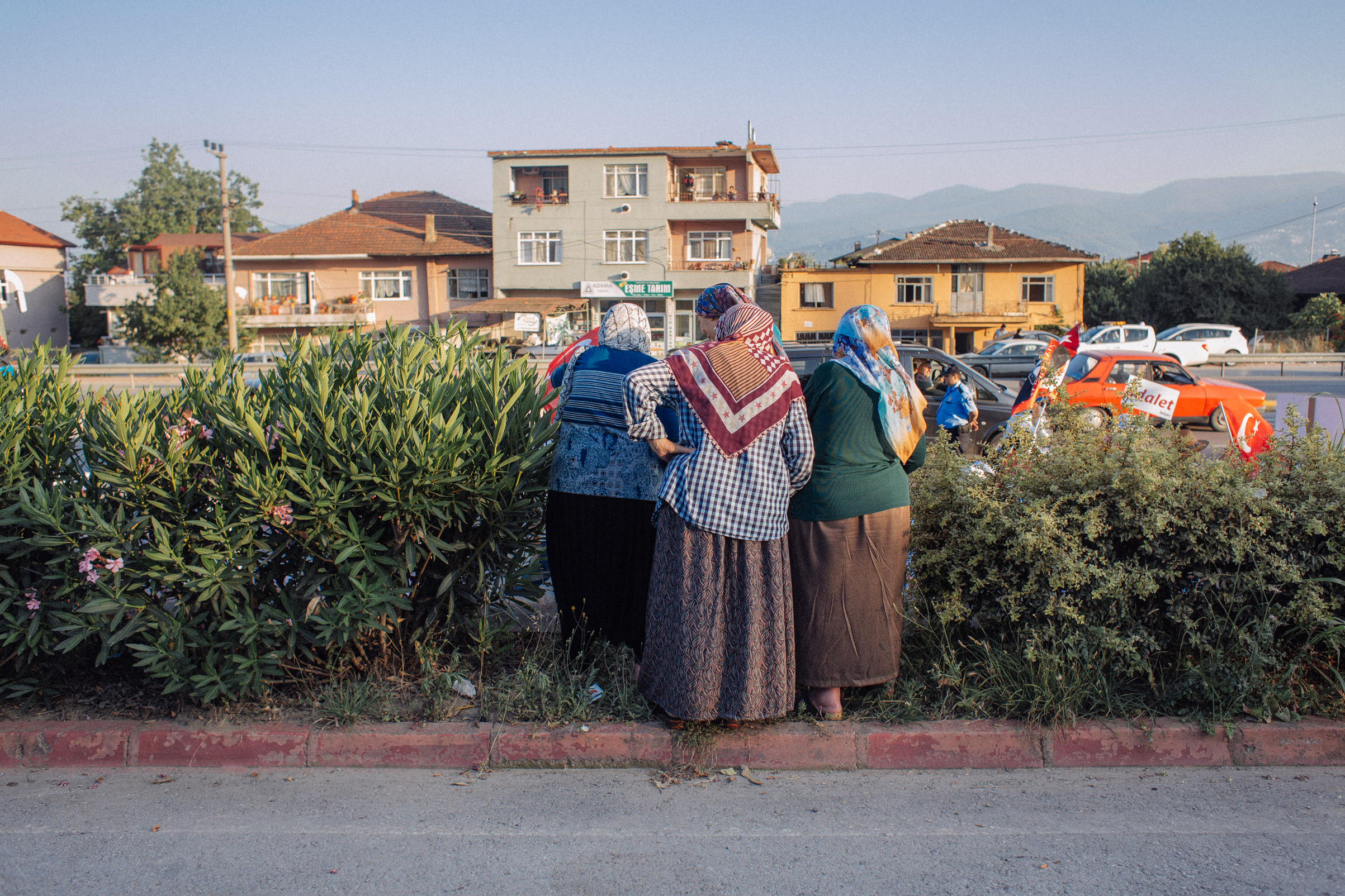 Women watch the Justice March proceed along the highway in Kartepe, Turkey, as the opposition party CHP (Republican People’s Party) leader Kemal Kilicdaroglu walked with thousands of supporters from Ankara to Istanbul, July 2, 2017.