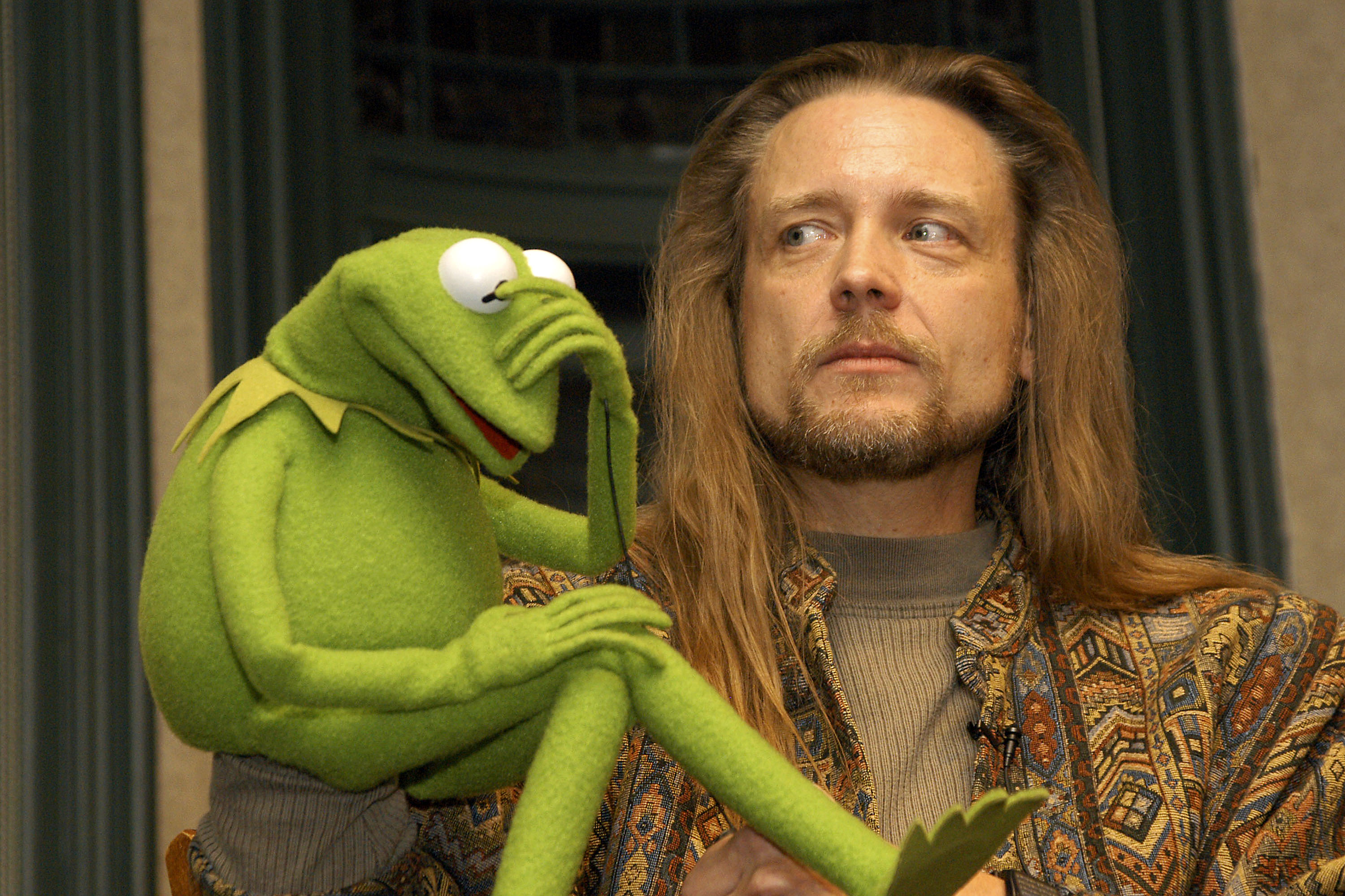 Muppet Kermit the Frog and his operator Steve Whitmire take questions from the audience November 14, 2003, at Barnes &amp; Noble Union Square in New York City. - (Lawrence Lucier&mdash;2003 Getty Images)