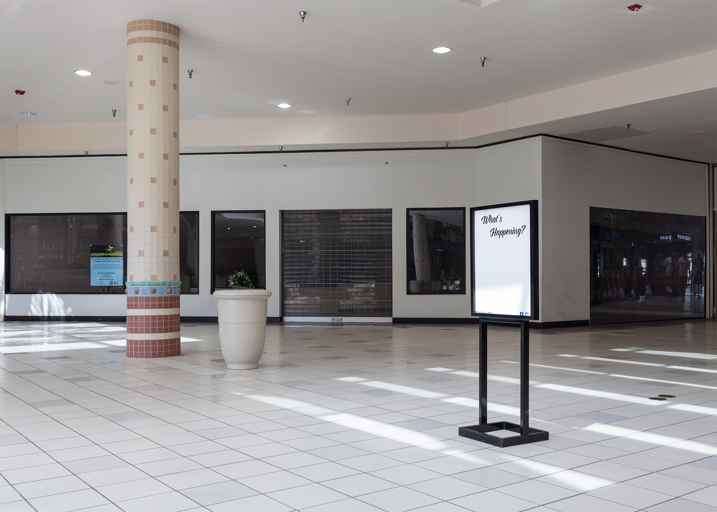 How mall closings in America hurt the towns depending on them