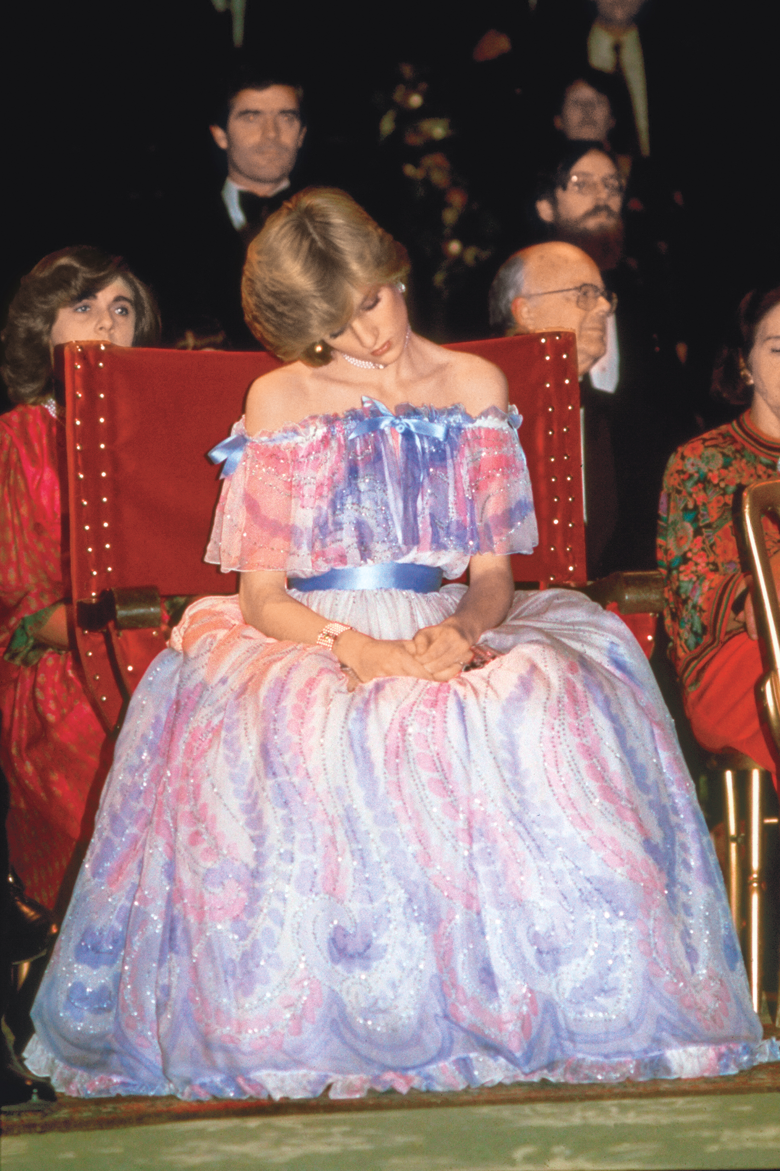 Princess Diana At The Victoria And Albert Museum For The Splendours Of The Gonzagas Exhibition Gala Wearing A Pale Blue Chiffon Evening Dress Designed By Fashion Designers Bellville Sassoon. The Princess Seemed Tired During The Event And The Following Day The Palace Announced Her Pregnancy.