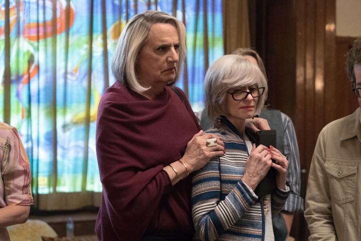 TRANSPARENT, (from left): Jeffrey Tambor, Judith Light, 'Oh Holy Night', (Season 3, ep. 305, aired