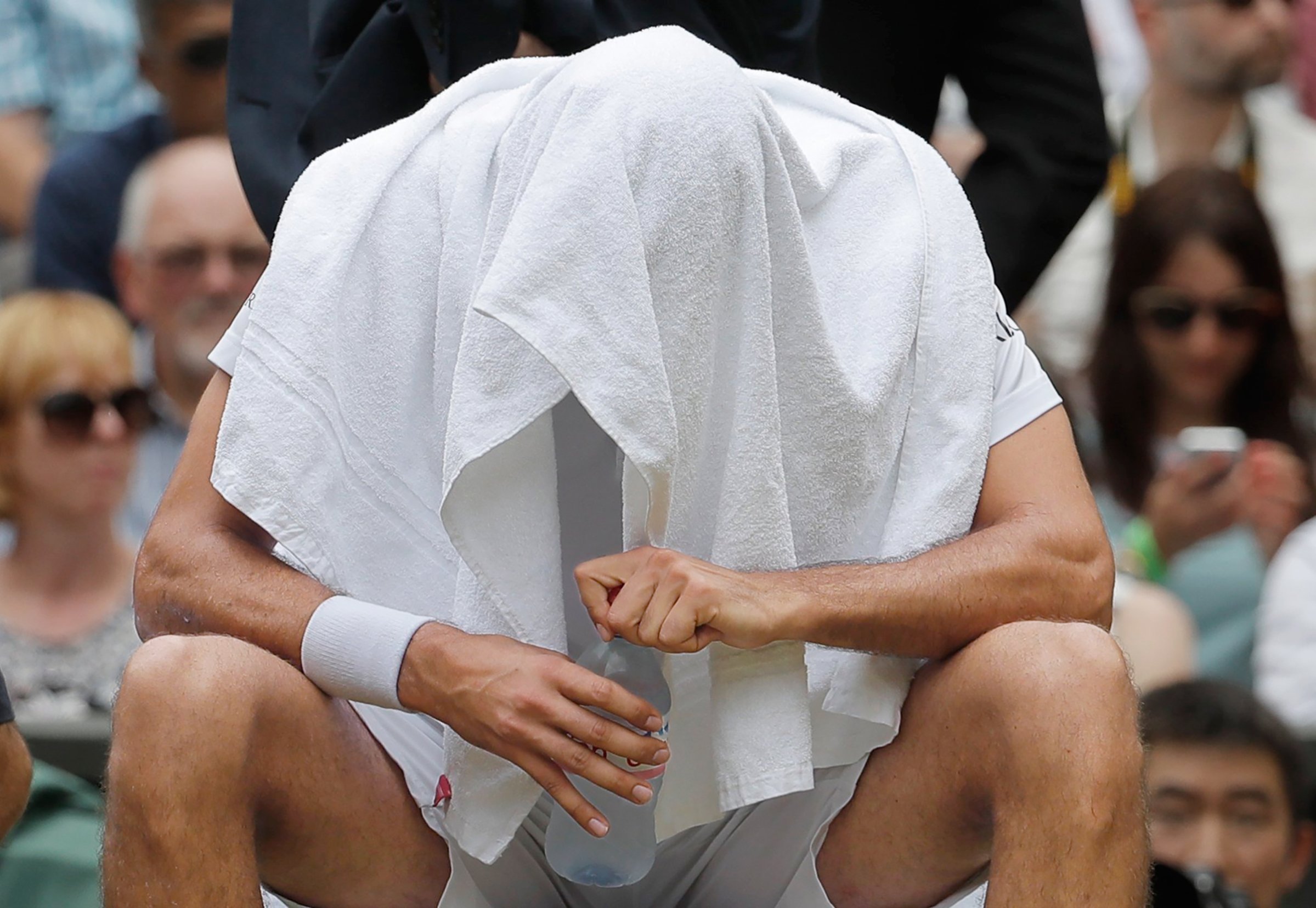 Marin Cilic broke down in tears during his loss to Roger Federer in the July 16 Wimbledon men’s final