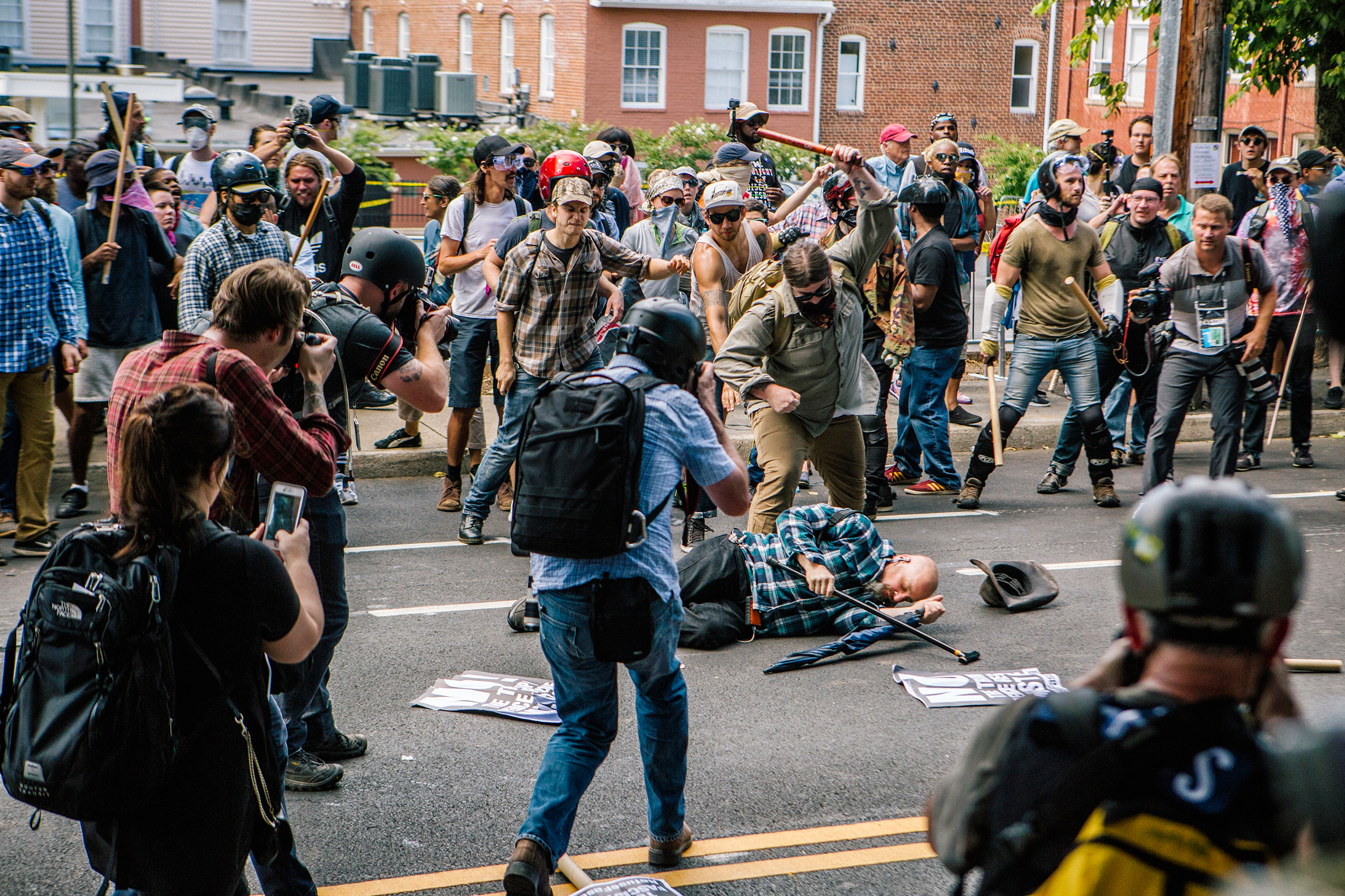 As police tried to clear the streets on Aug. 12, counterprotesters beat protesters in Charlottesville (Mark Abramson)