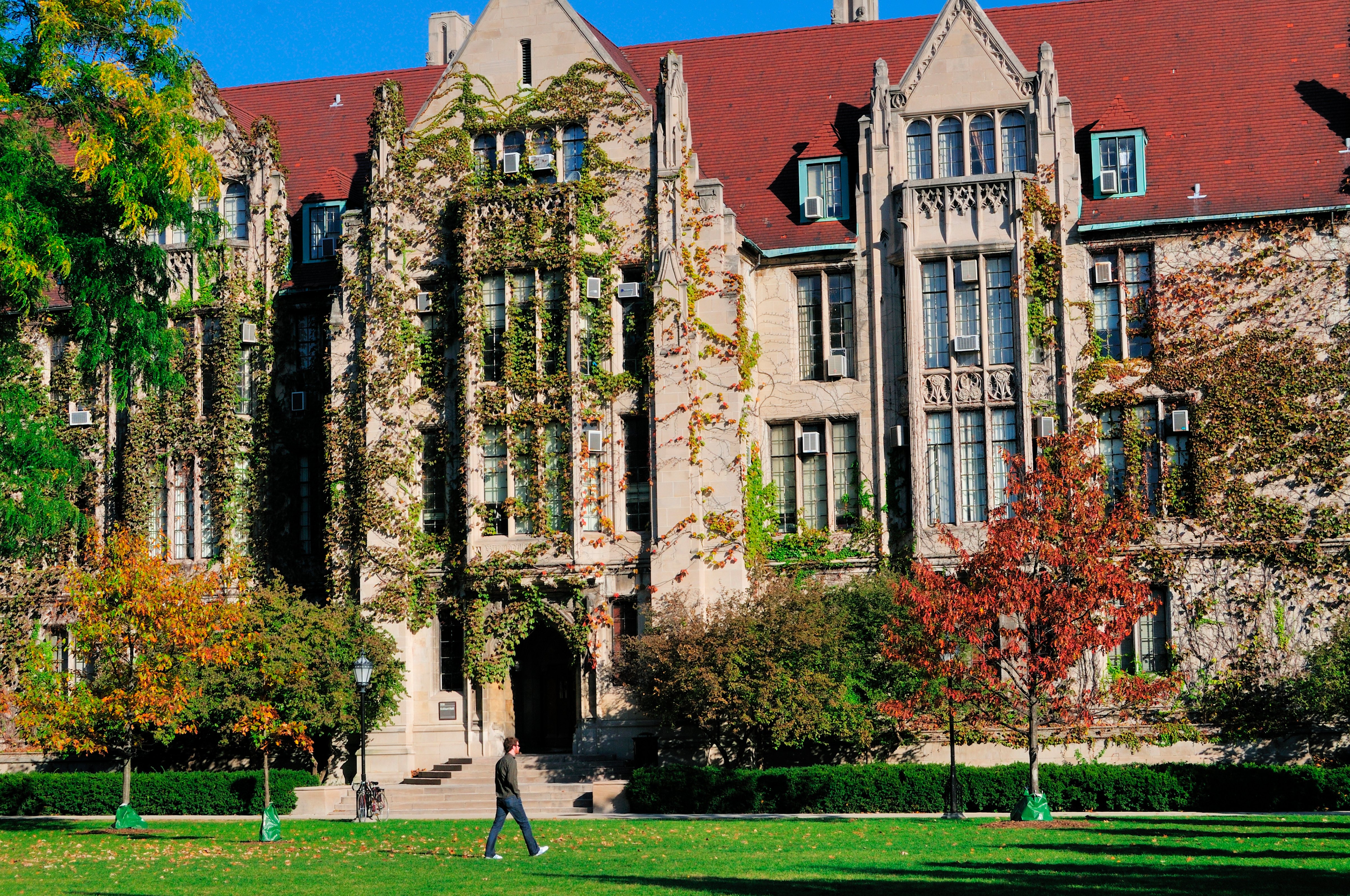 A student cust across the quadrangle in front of Eckhart Hall on the campus of the University of Chicago. Chicago, Illinois. (Getty Images)