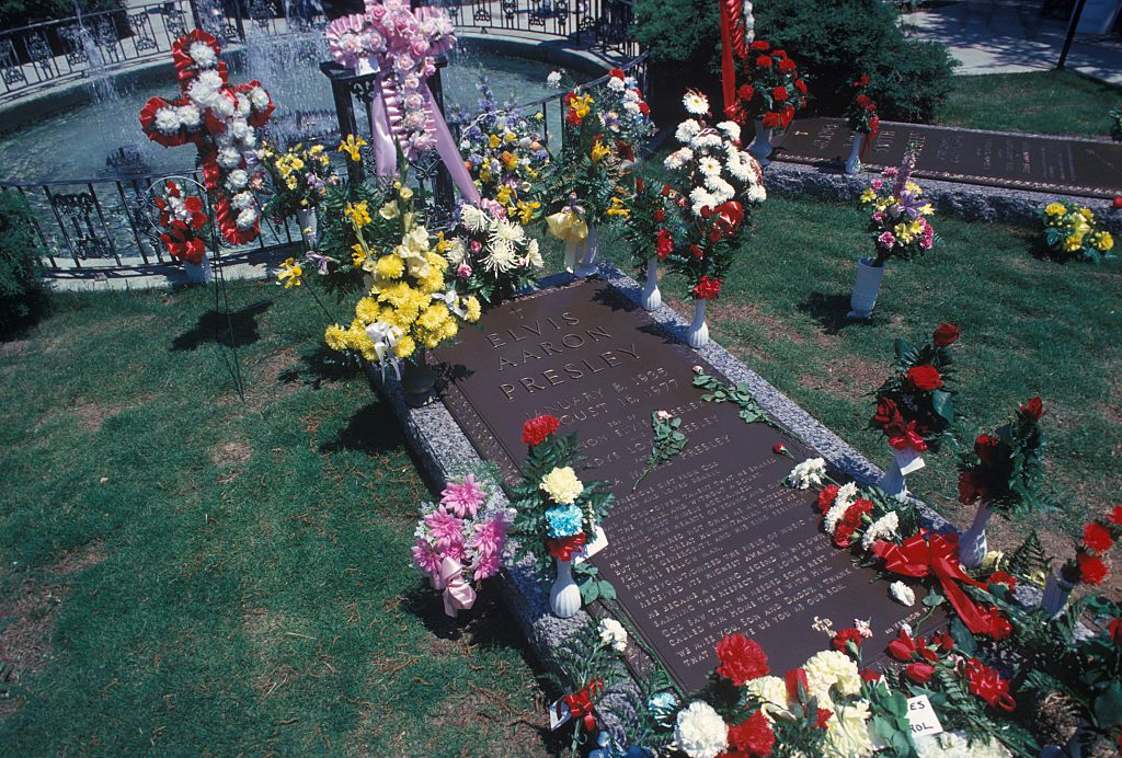 Flowers adorn the grave of Elvis Presley at his Graceland home on May 1, 1979 in Memphis, Tennessee. (Waring Abbott—Getty Images)