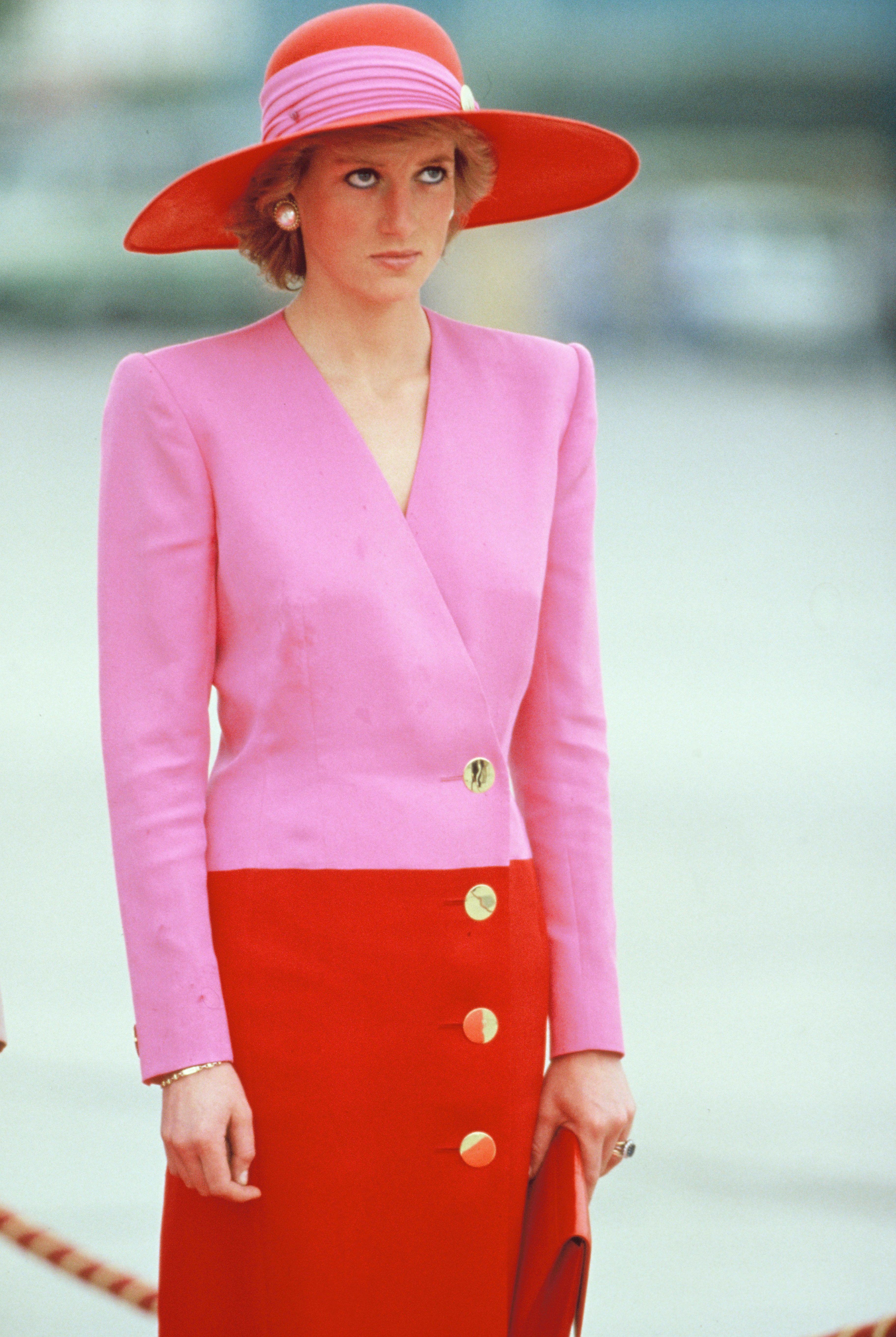 Diana's Catherine Walker suit and matching Philip Somerville hat took color blocking to the next level during a visit to Kuwait.