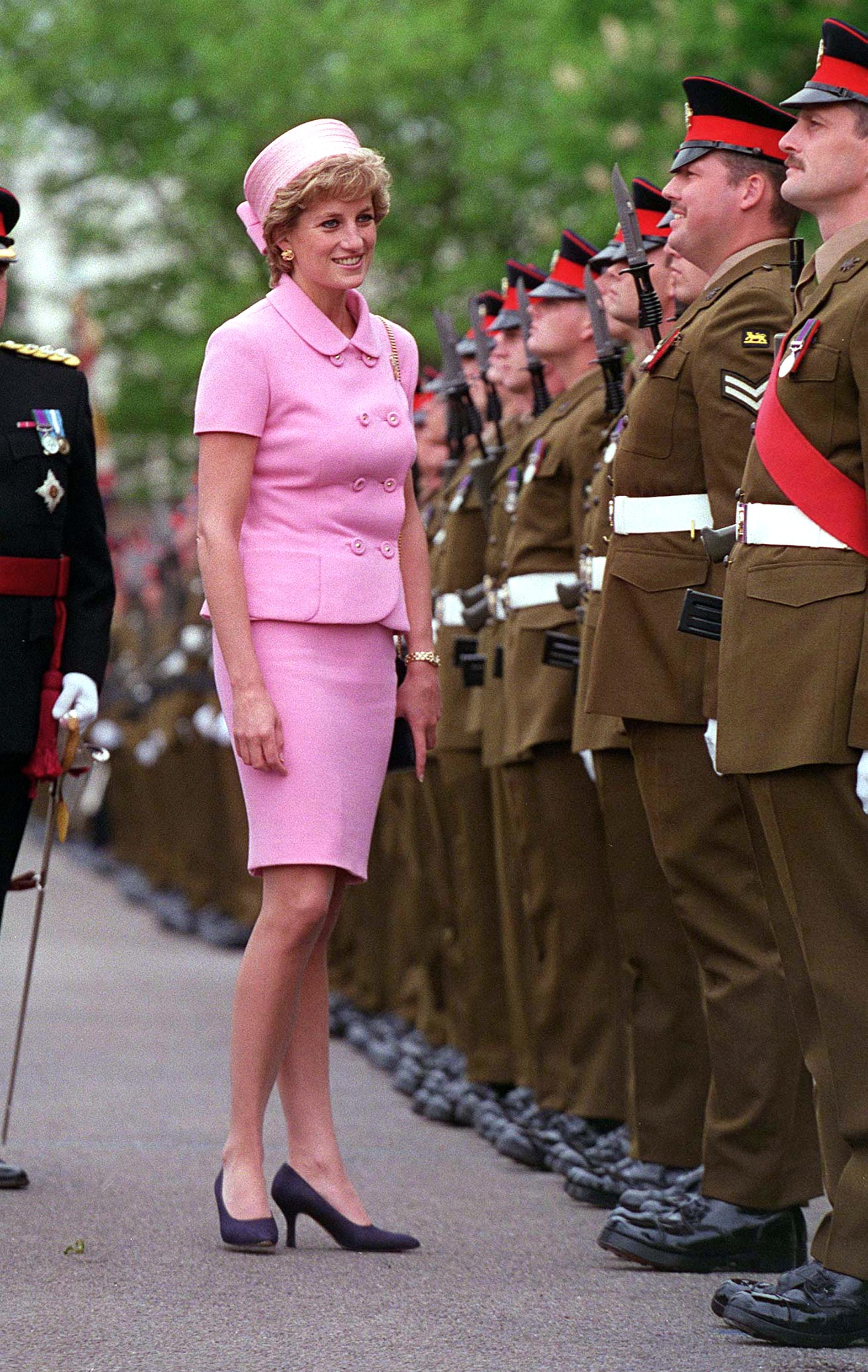 Diana channeled Jackie O in 1995 with 
                              a pink Versace suit and matching Philip Somerville hat.