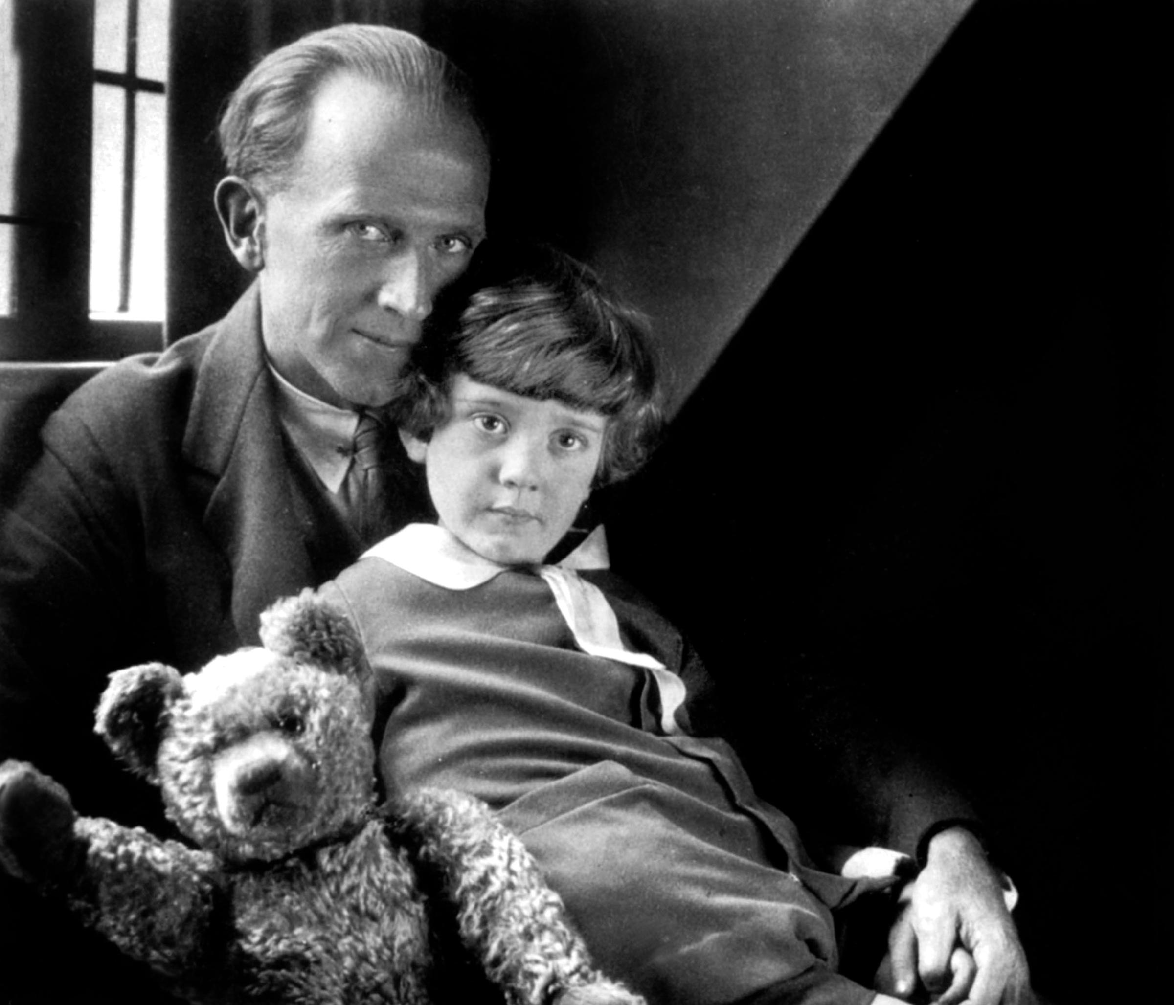 The English novelist Alan Alexander Milne (1882-1956) author of the story Winnie the Pooh, here with his son Christopher Robin Milner (1920-1996), photo by Howard Coster, 1926 - English novelist Alan Alexander Milne who wrote the story of Winnie the Pooh