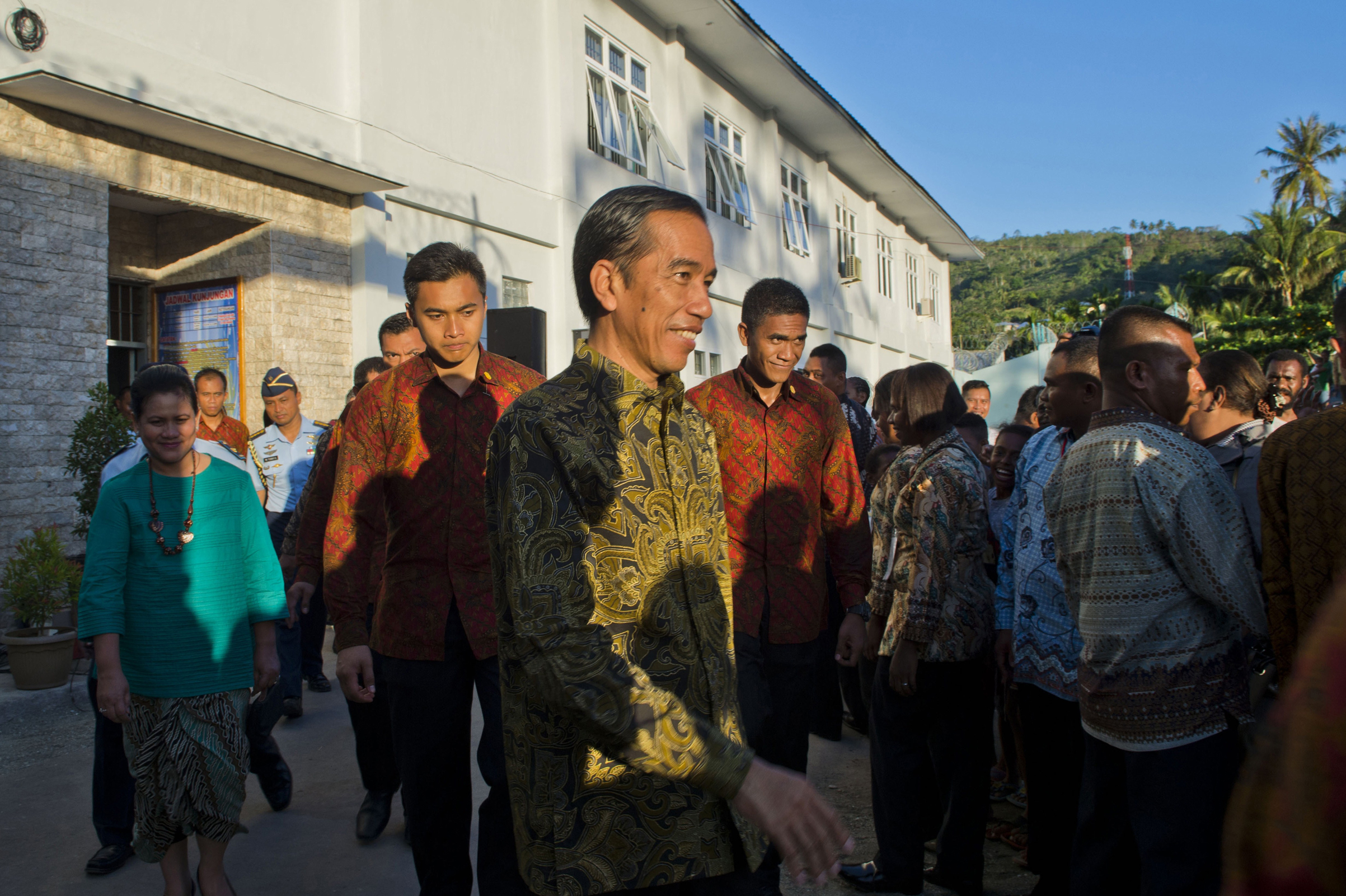 Indonesian President Joko Widodo departs after a ceremony to release political prisoners at Abepura prison located in Jayapura, in the eastern province of Papua, on May 9, 2015. (Romeo Gacad—AFP/Getty Images)