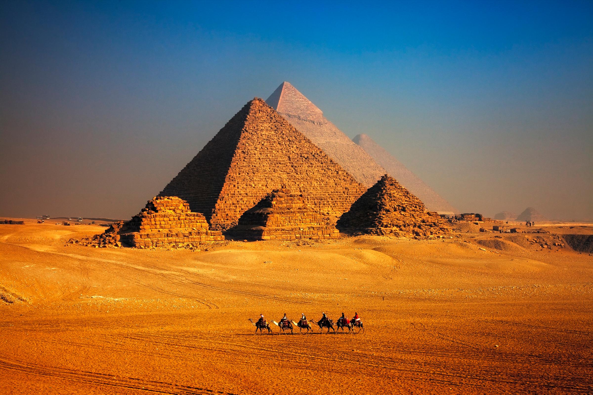 Pyramid caravan