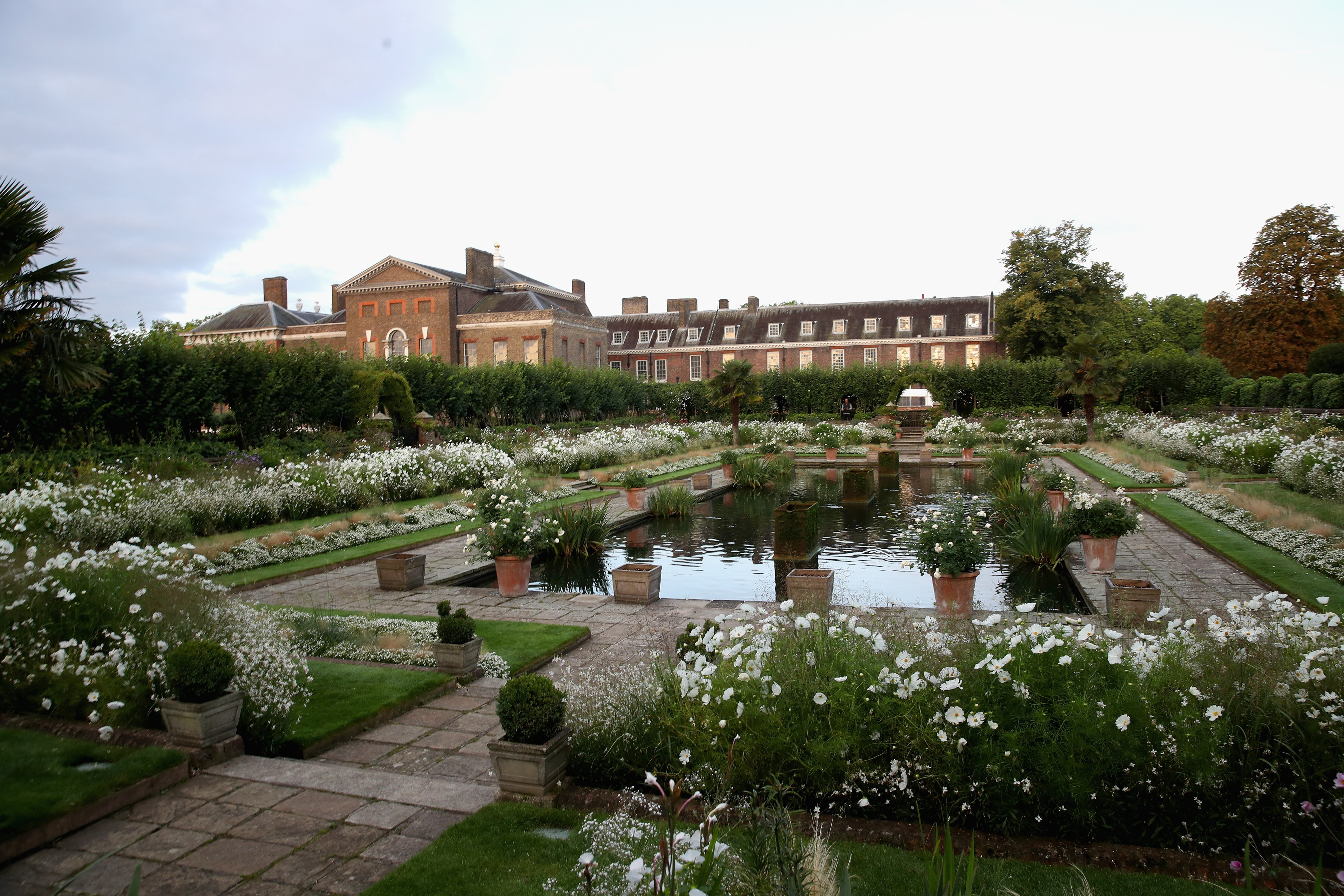 General view of the Princess Diana 'White Garden' at Kensington Palace. (Chris Jackson - Getty Images)