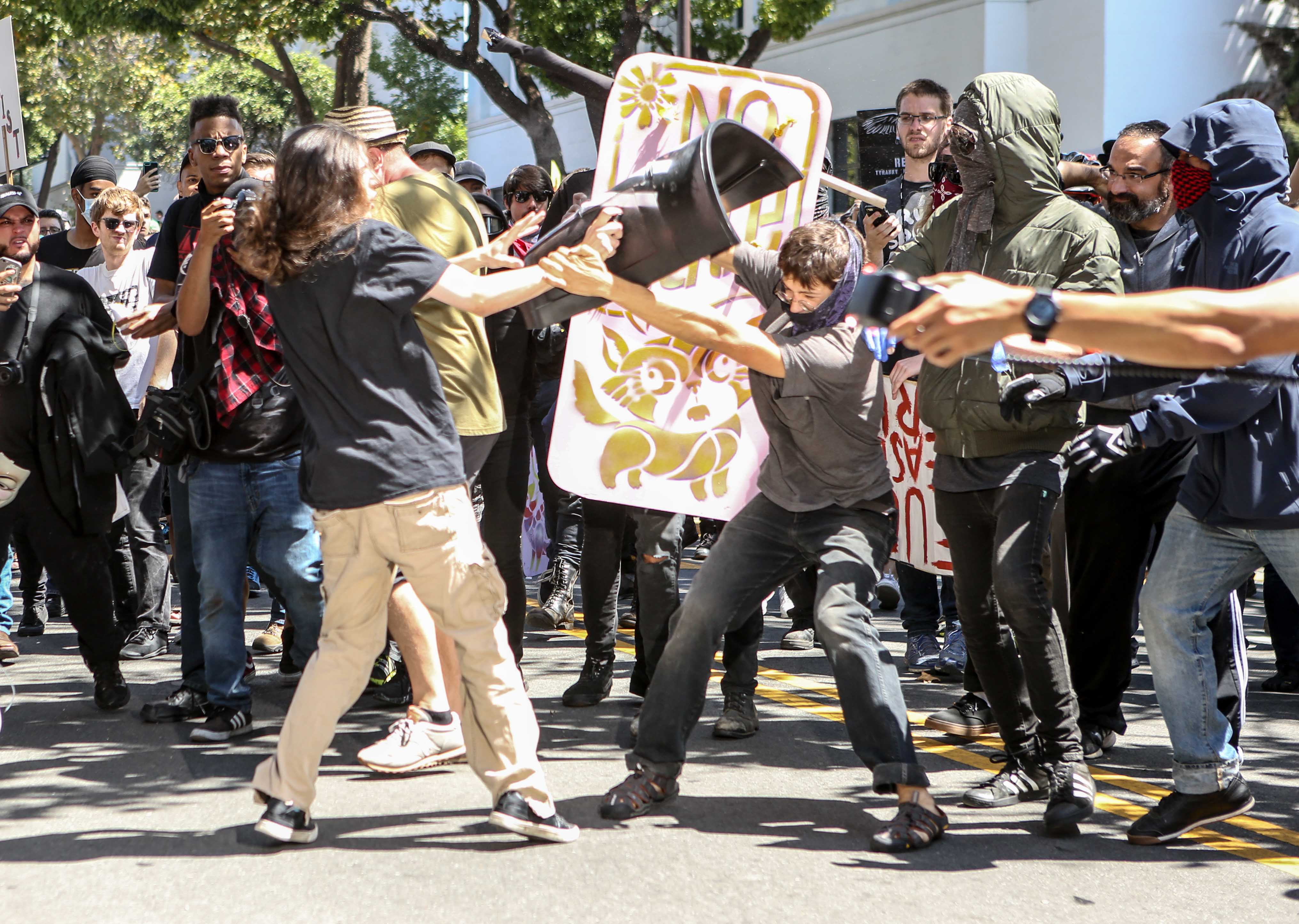 No-To-Marxism rally members and counter protesters clash on Aug. 27, 2017 at Martin Luther King Park Jr. Civic Center Park in Berkeley, California. (AMY OSBORNE—AFP/Getty Images)