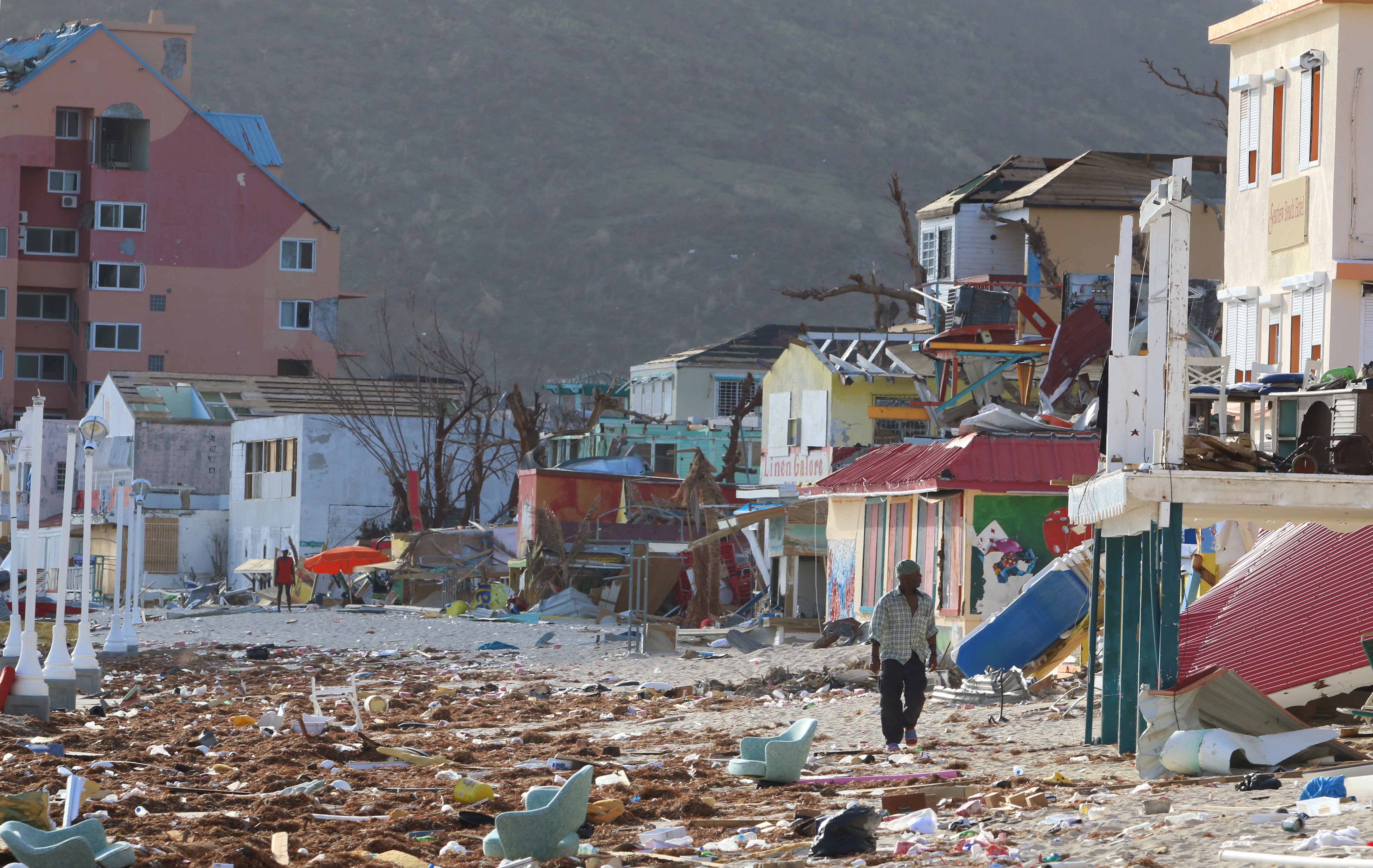 US Military Evacuates US Citizens From Devastated St Maarten