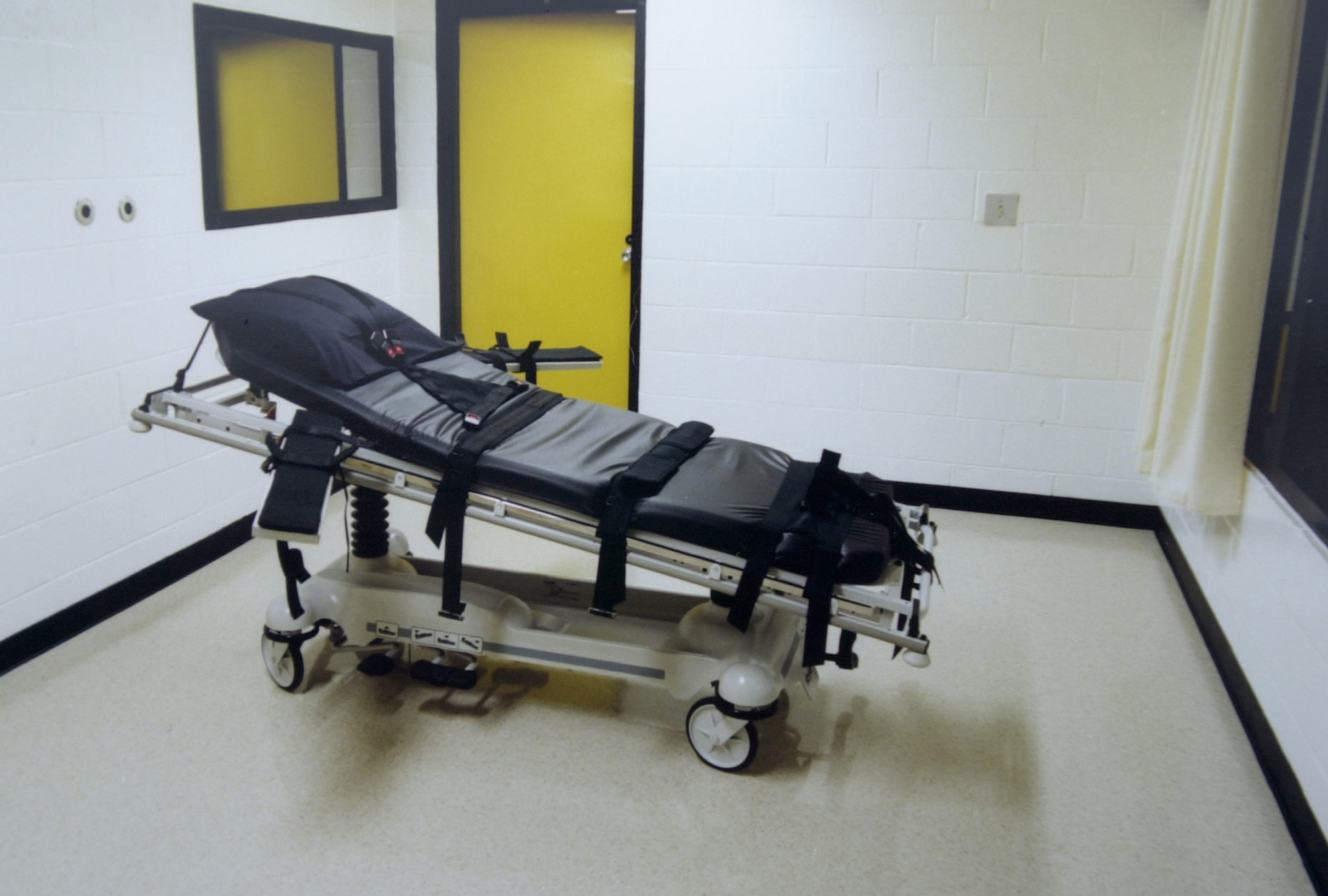This undated photo shows the death chamber at the Georgia Diagnostic Prison in Jackson, GA. (Erik S. Lesser—Getty Images)