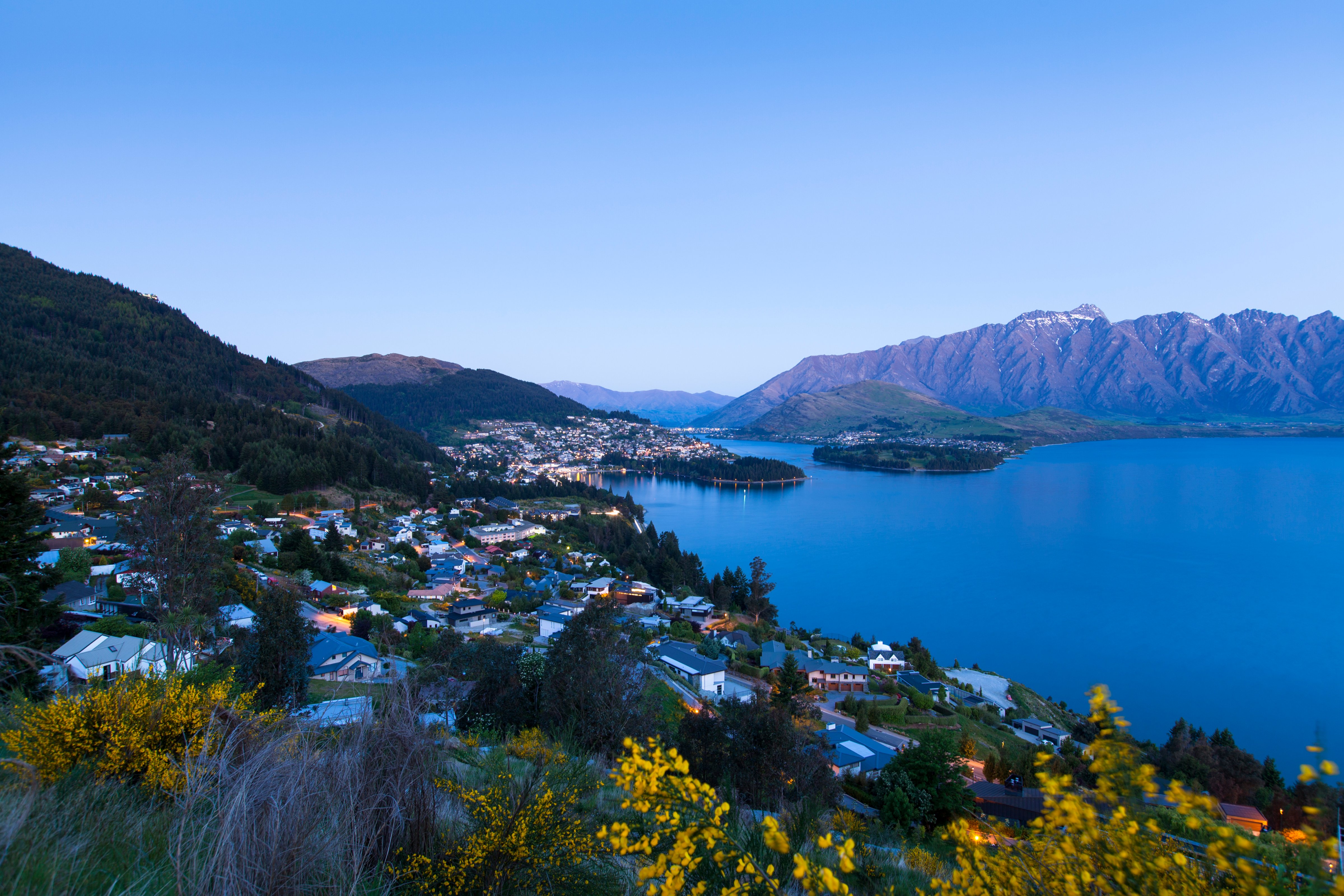 Sunset over Queenstown on Lake Wakatipu, New Zealand (zstockphotos—Getty Images / iStockphoto)