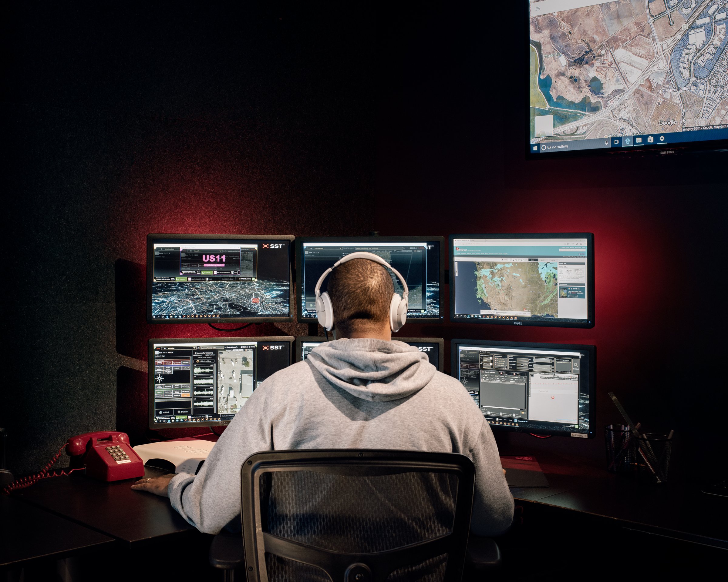 A ShotSpotter analyst reviews possible gun­shots in real time at the company’s headquarters