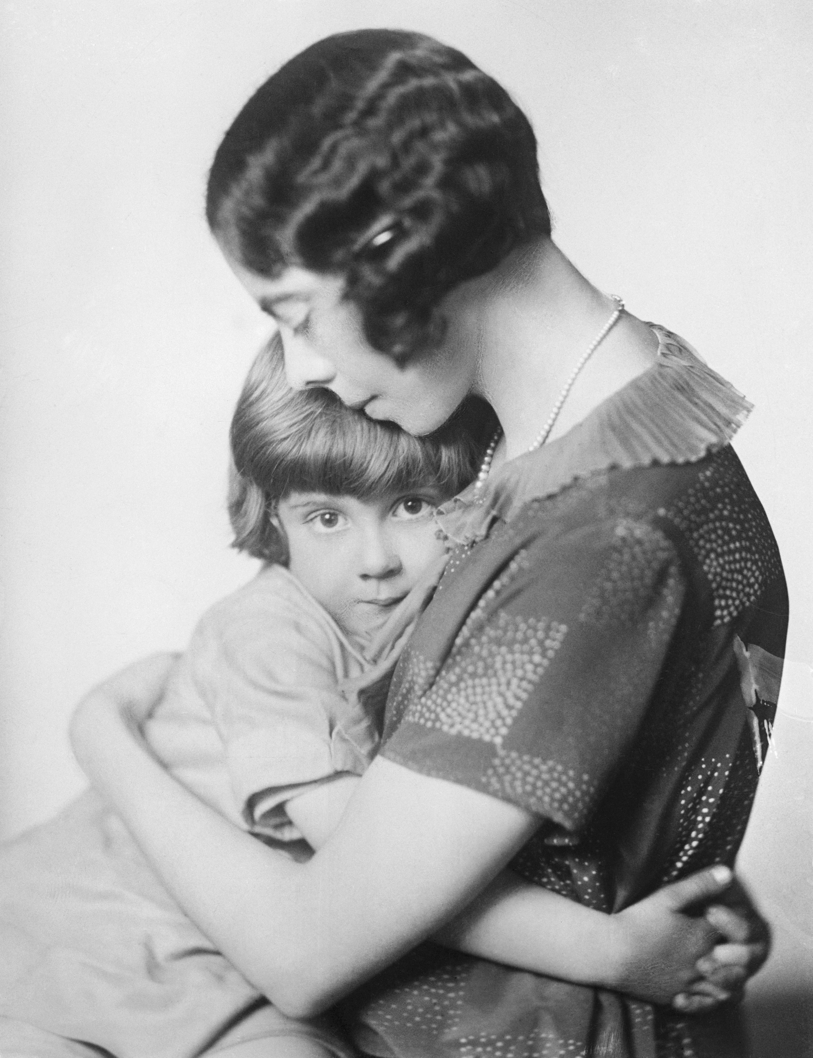 Daphne Milne hugging her son, Christopher Robin in 1926. (Bettmann—Bettmann Archive)