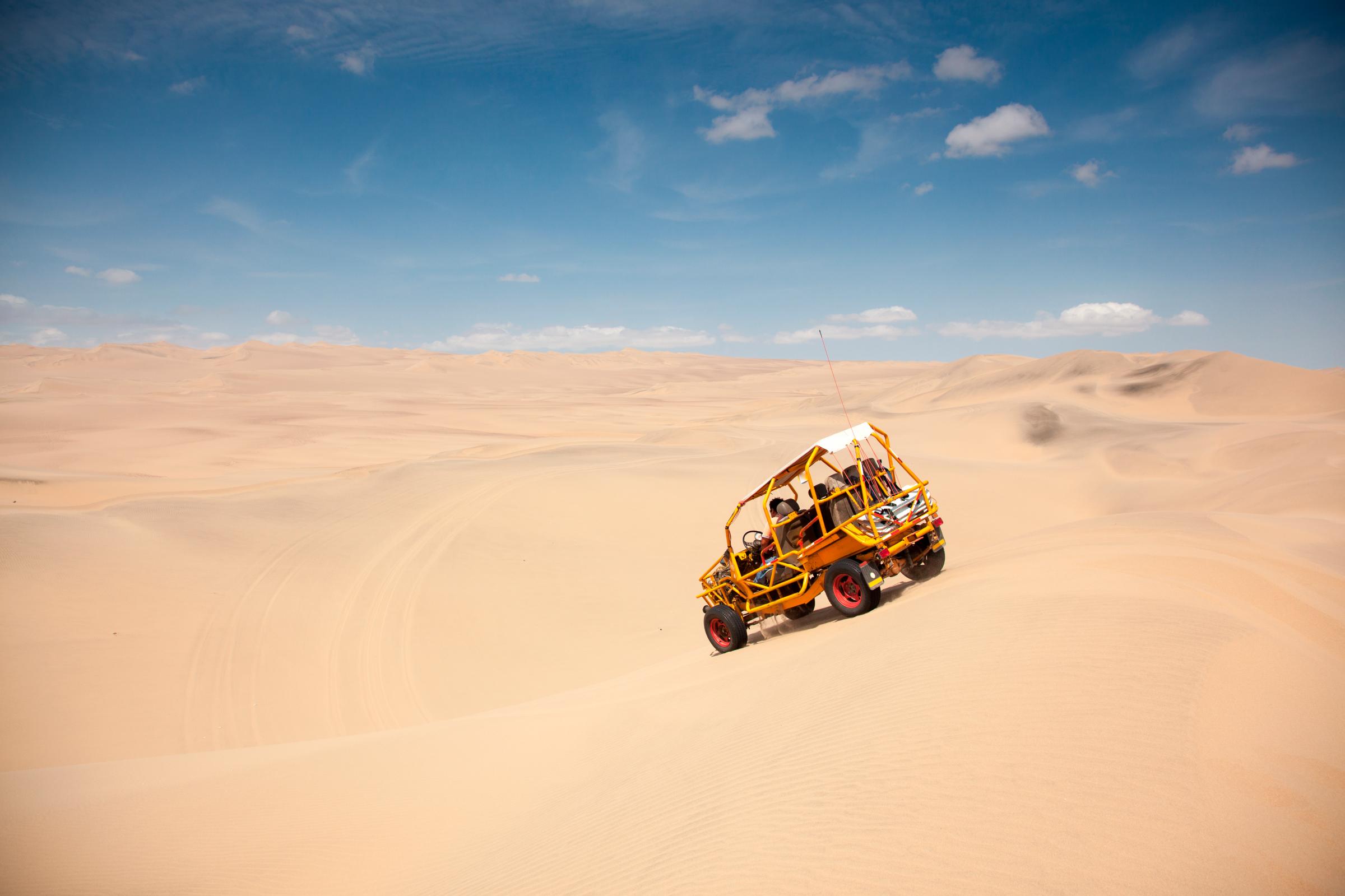 4WD tour in Atacama dunes near Huacachina Oasis