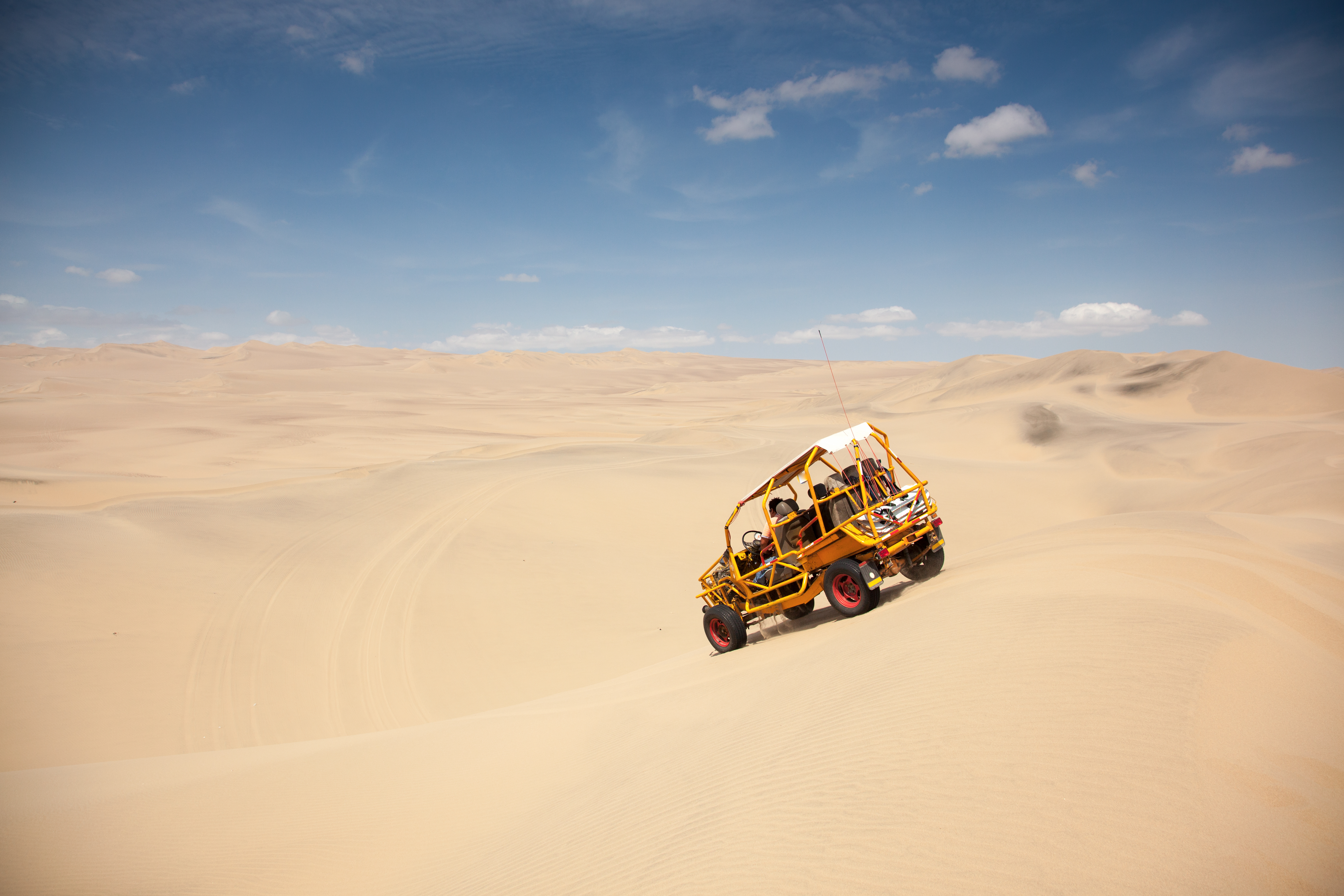 4WD tour in Atacama dunes near Huacachina Oasis