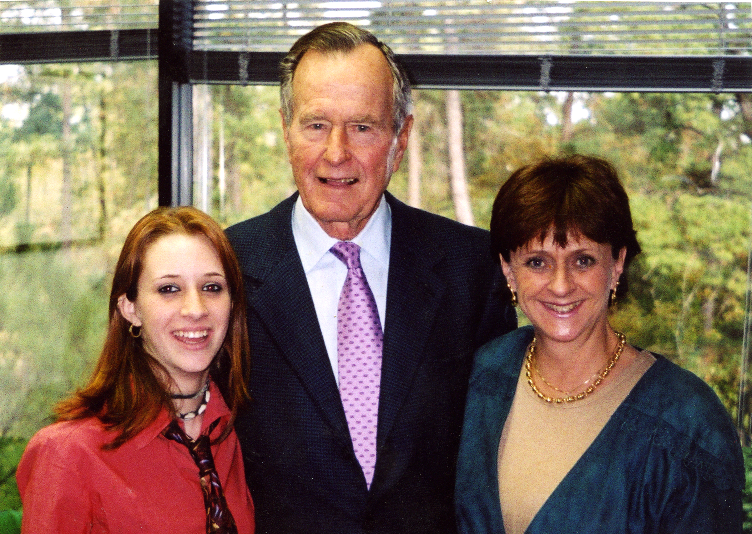 Roslyn Corrigan (L), former president George H.W. Bush (C) and Sari Young (R) at the November 2003 event where Corrigan says Bush groped her. (Courtesy Corrigan Family)