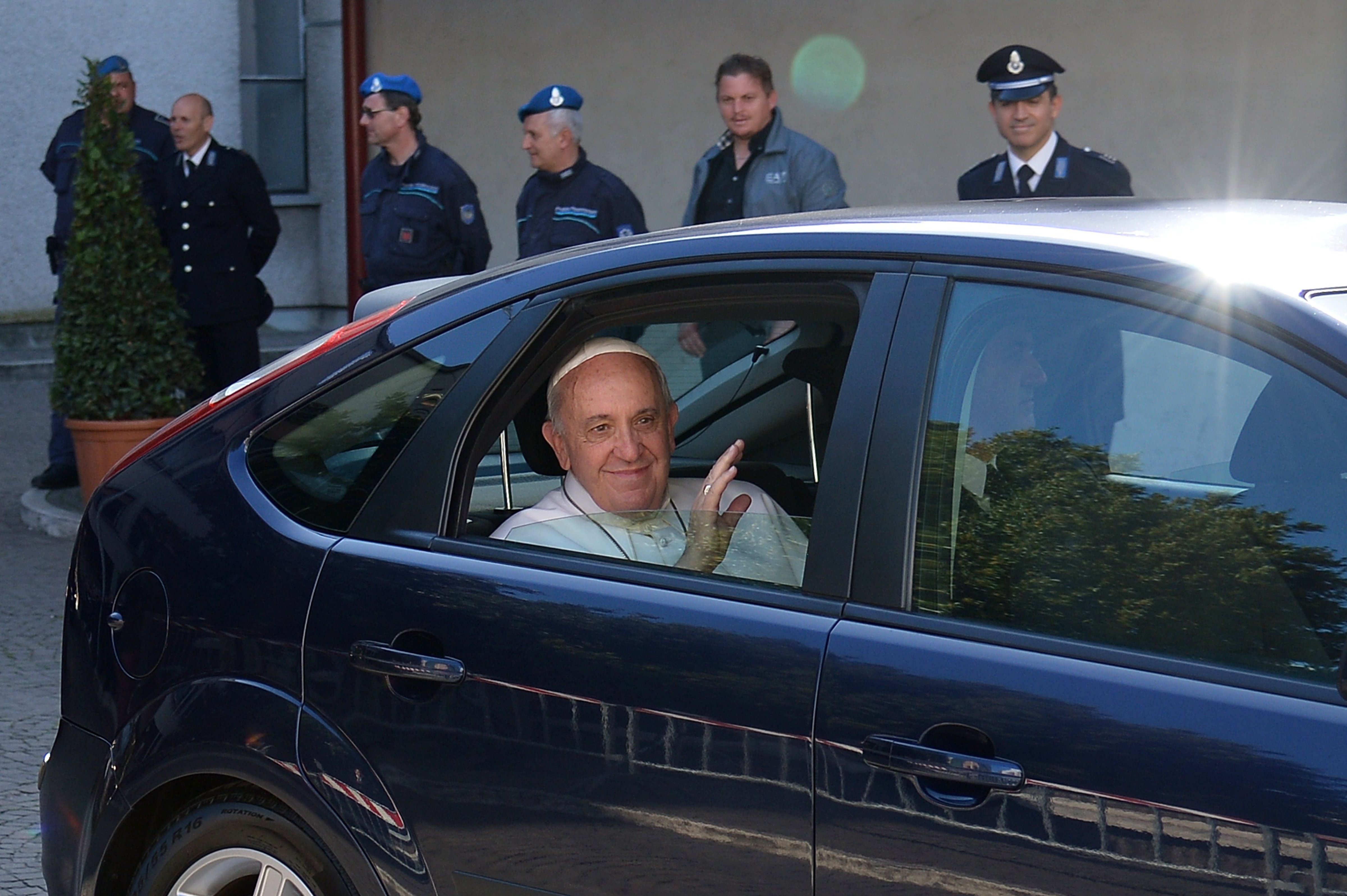 Pope Francis arrives by car at Rebibbia prison, where he washed the feet of prisoners in Rome, Italy on April 2, 2014. (Alberto Pizzoli—AFP/Getty Images)