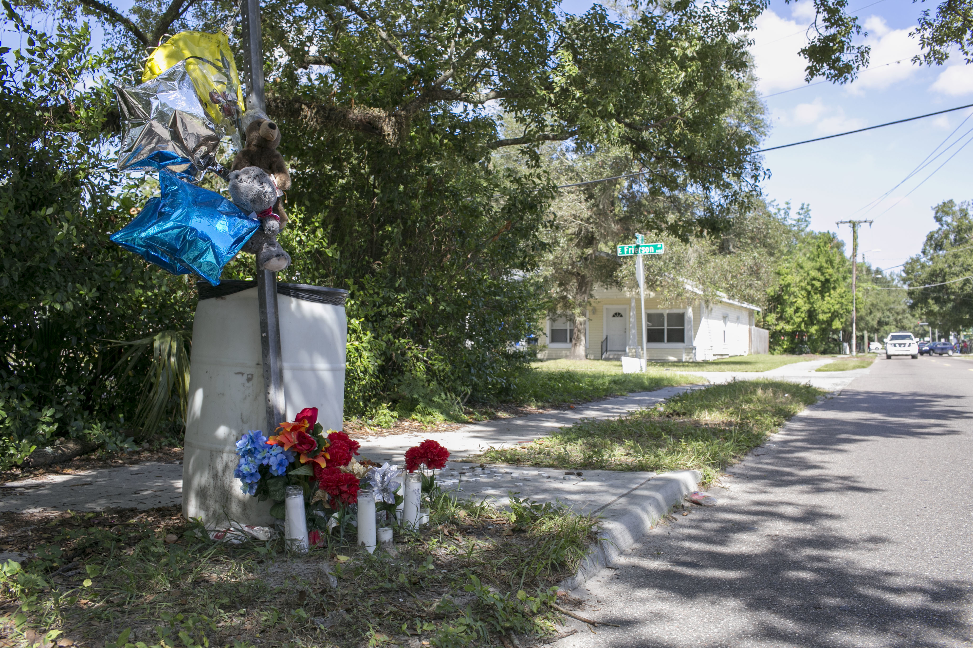 A memorial for Benjamin Mitchell, who was killed on Oct. 9, 2017 in the Seminole Heights neighborhood in Tampa, the first of four recent killings suspected to be tied to a serial killer (Gabriella Angotti-Jones—The Tampa Bay Times/AP)