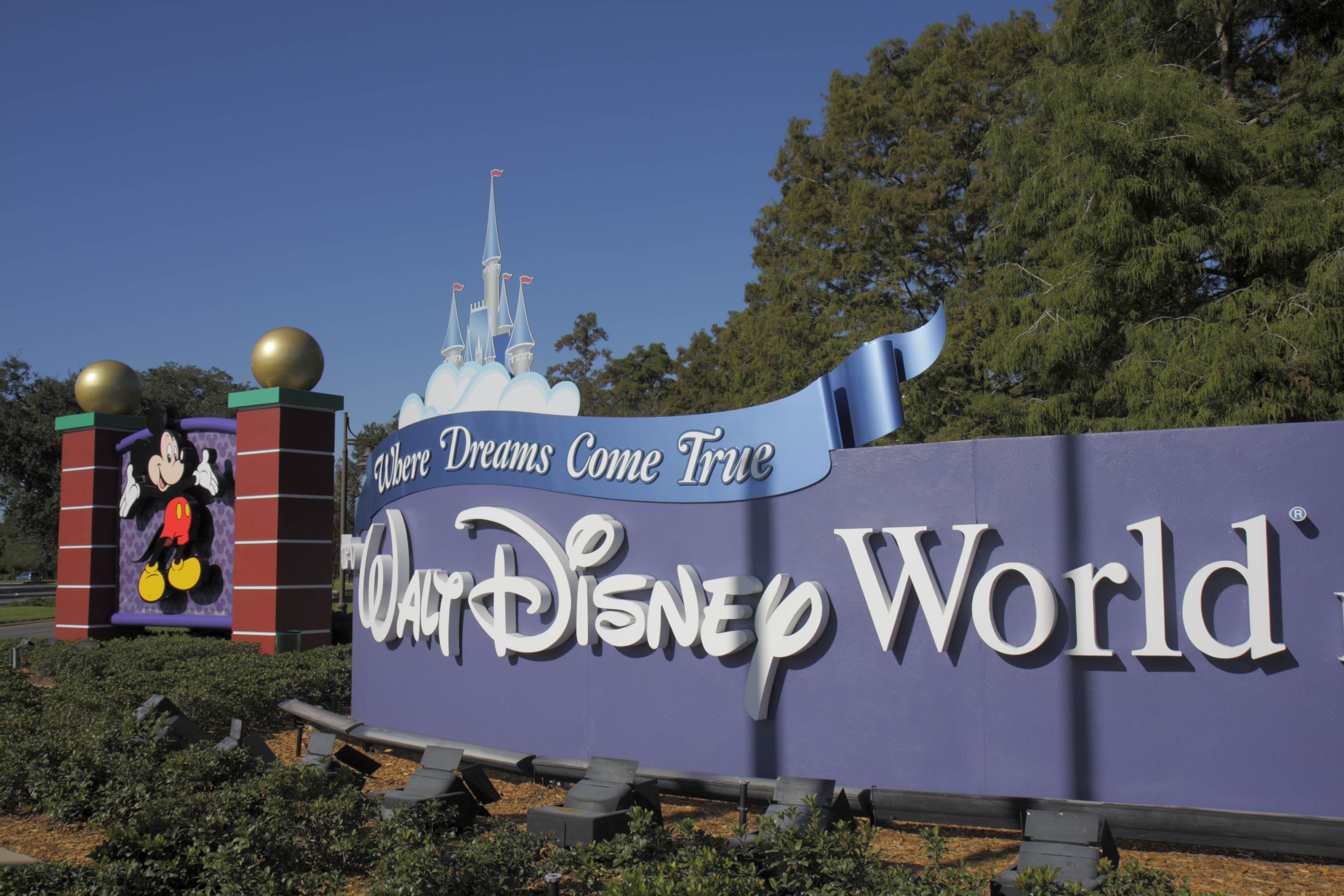 Walt Disney World Resort entrance. (Jeff Greenberg&mdash;UIG via Getty Images)