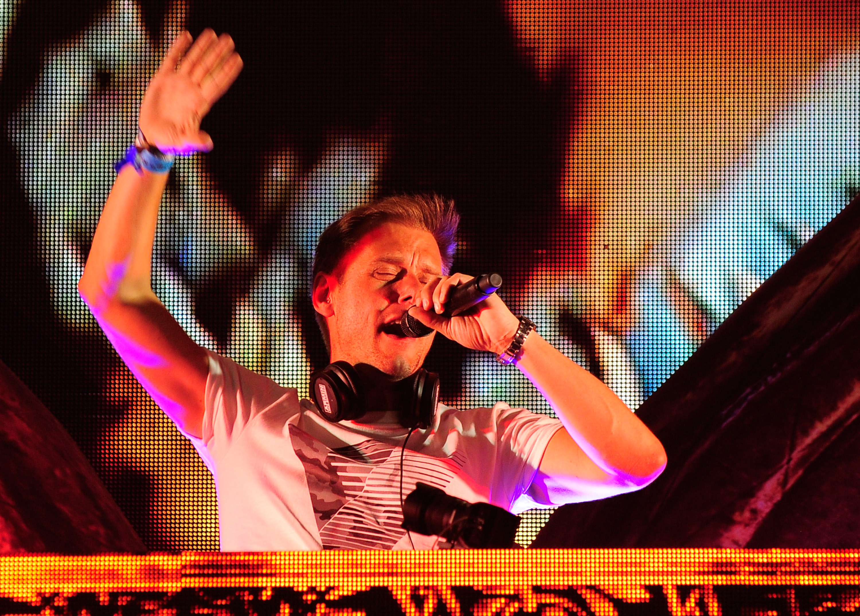 DJ/producer Armin Van Buuren performs during the 21st annual Electric Daisy Carnival at Las Vegas Motor Speedway on June 17, 2017 in Las Vegas, Nevada. (Steven—Getty Images)