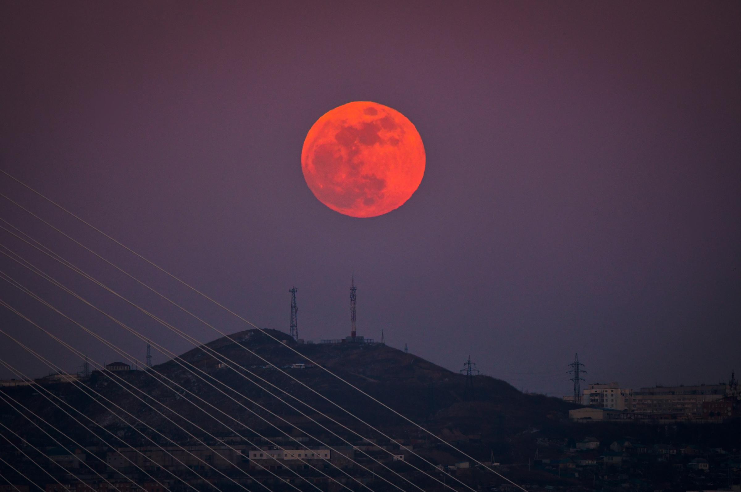 Red supermoon in Russia's Far East