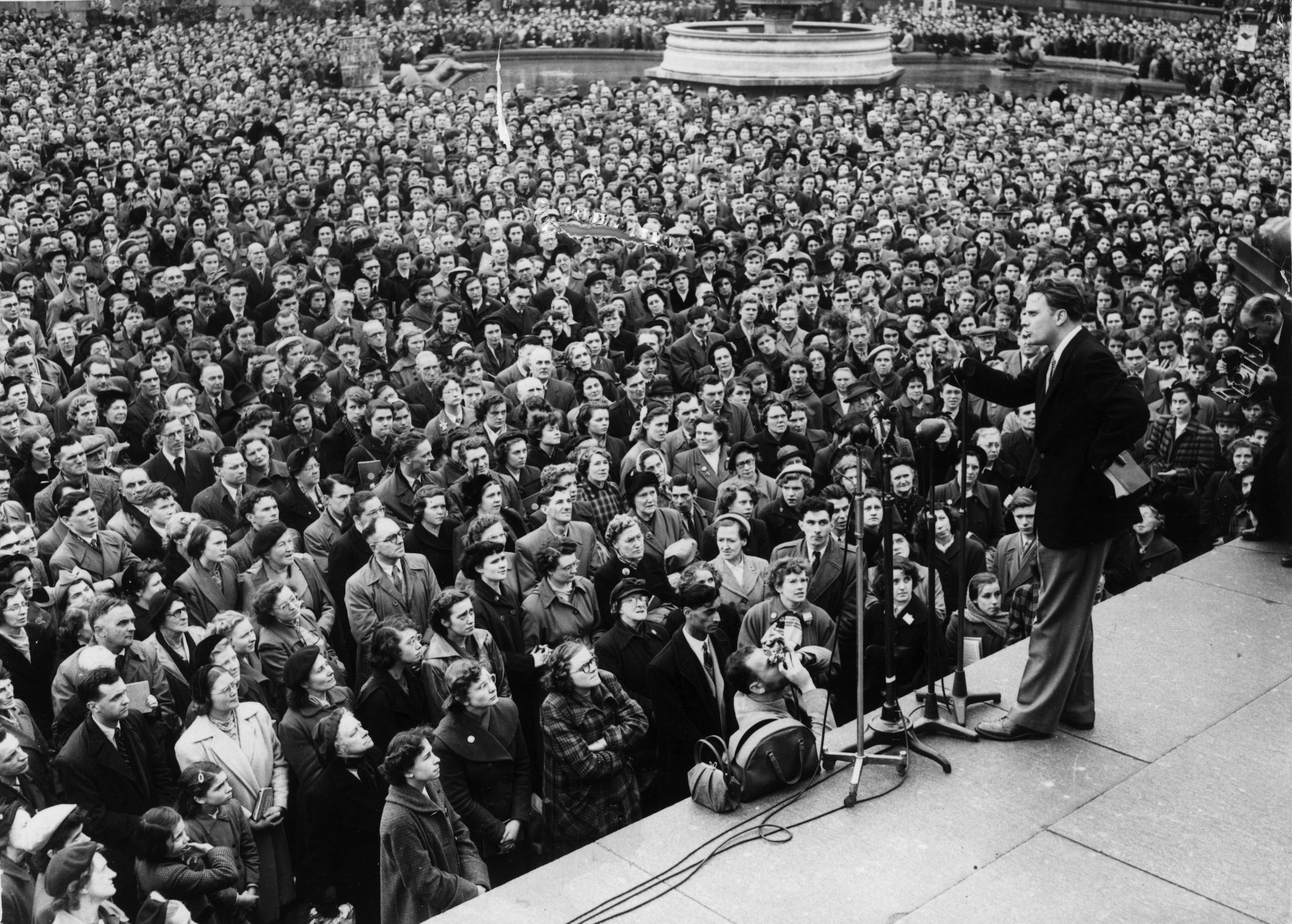 Evangelist Billy Graham addressing the congregation in Trafalgar Square in London in 1954 (Fred Ramage—Getty Images)