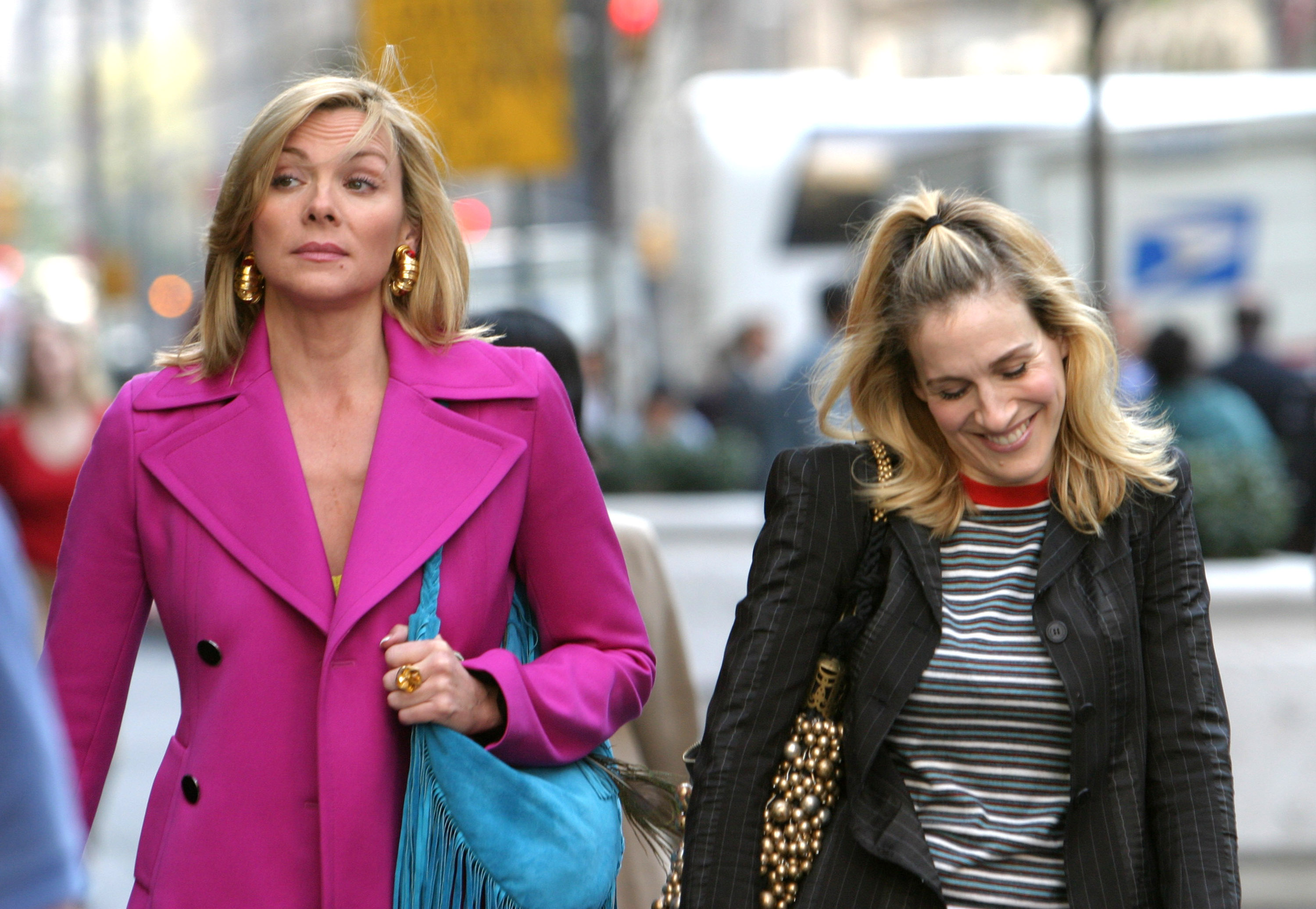 Kim Cattrall and Sarah Jessica Parker during Kim Cattrall and Sarah Jessica Parker On Location For "Sex And The City" at Saks Fifth Ave in New York, New York, United States. (Photo by James Devaney—WireImage)