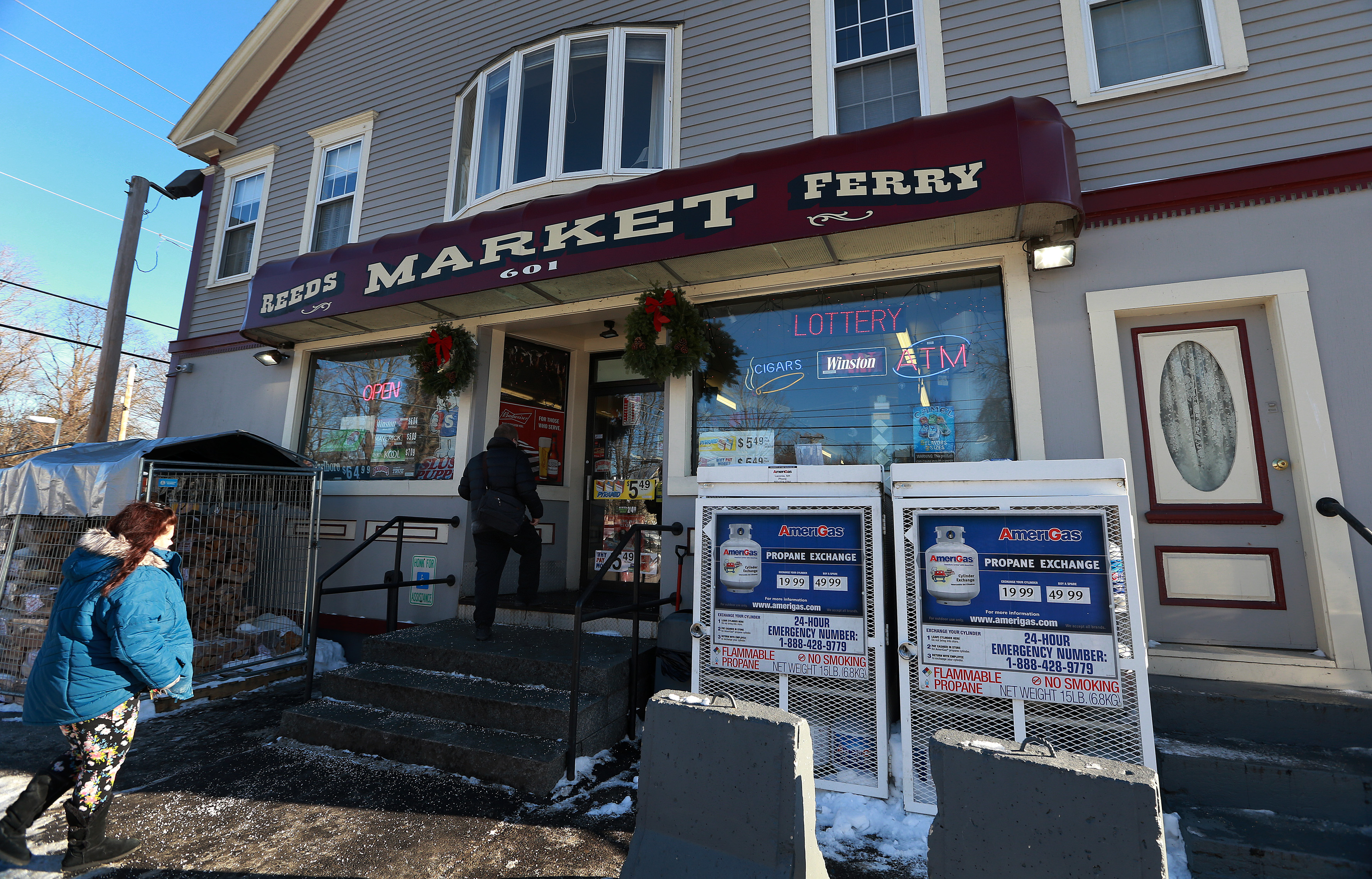 The exterior of Reeds Ferry Market in Merrimack, NH, where the lone winning ticket in a $559.7 million Powerball drawing was sold, is pictured on Jan. 7, 2018. (Boston Globe—Boston Globe via Getty Images)