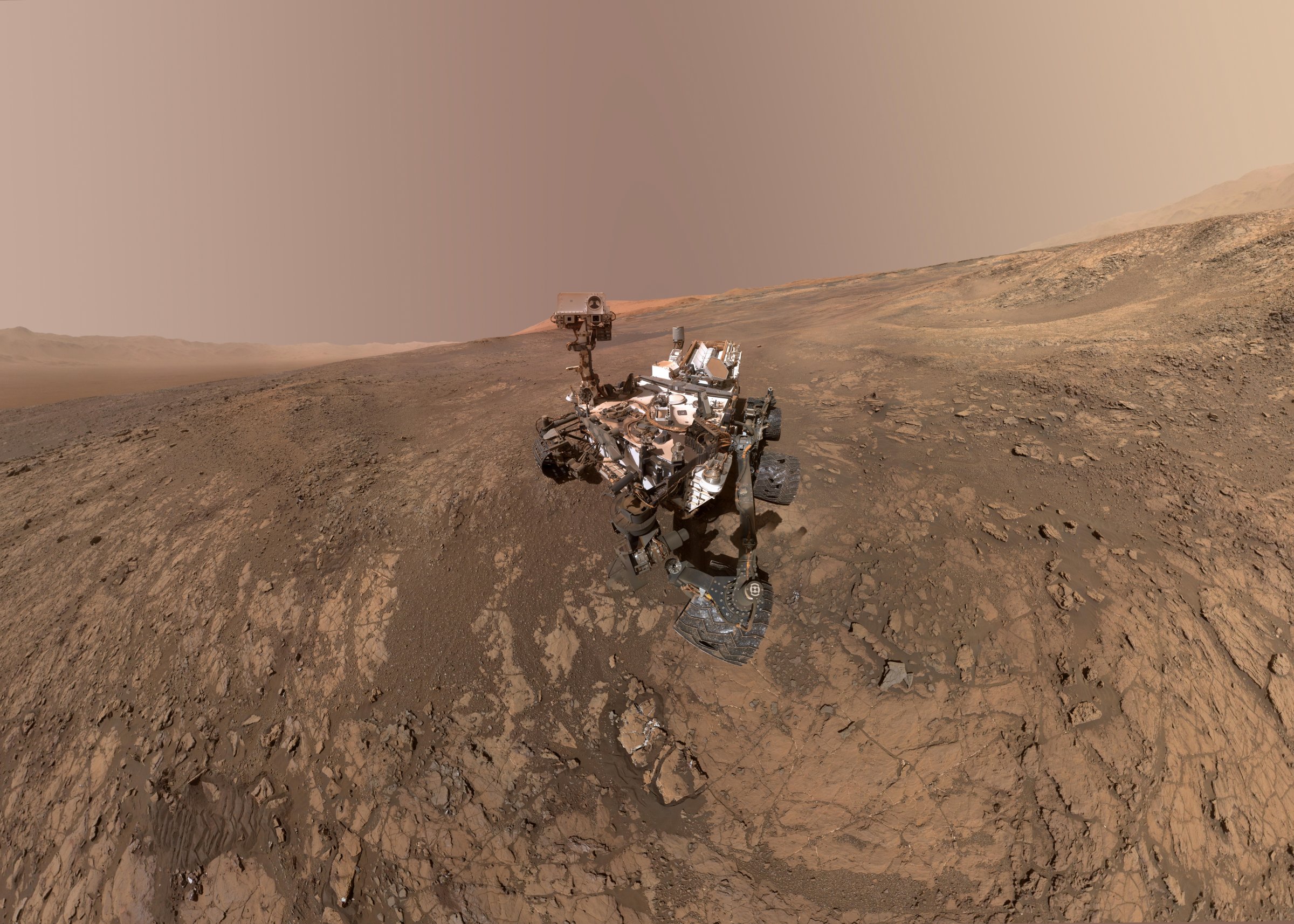 self-portrait of NASA's Curiosity Mars rover shows the vehicle on Vera Rubin Ridge
