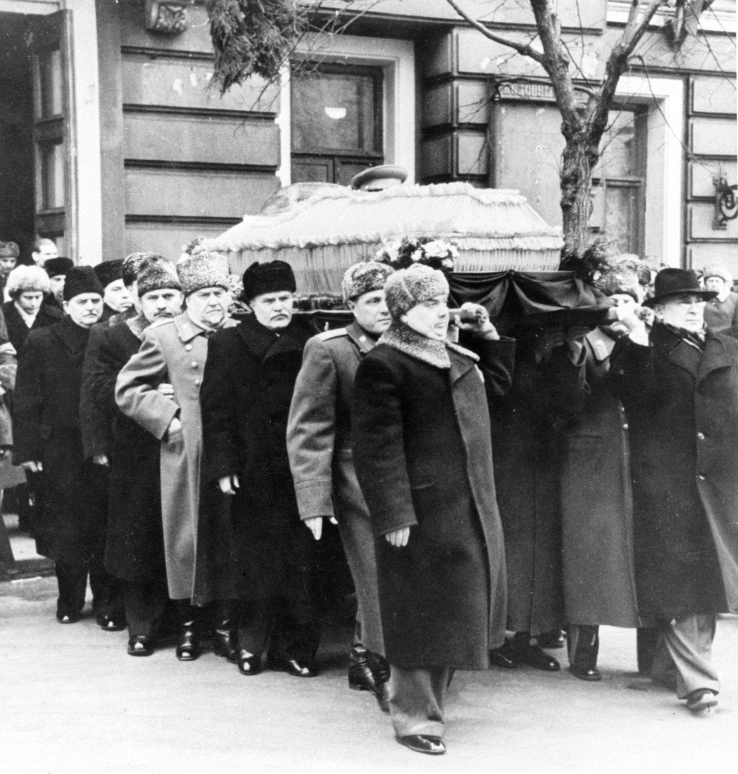 The coffin of stalin is being carried out of the house of trade unions, moscow, march 9, 1953, right to left: l, p, beria (far right), premier g, m, malenkov, general vassily stalin, v, m, molotov, marshal n, bulganin, l, kaganovich, n, shvernik.