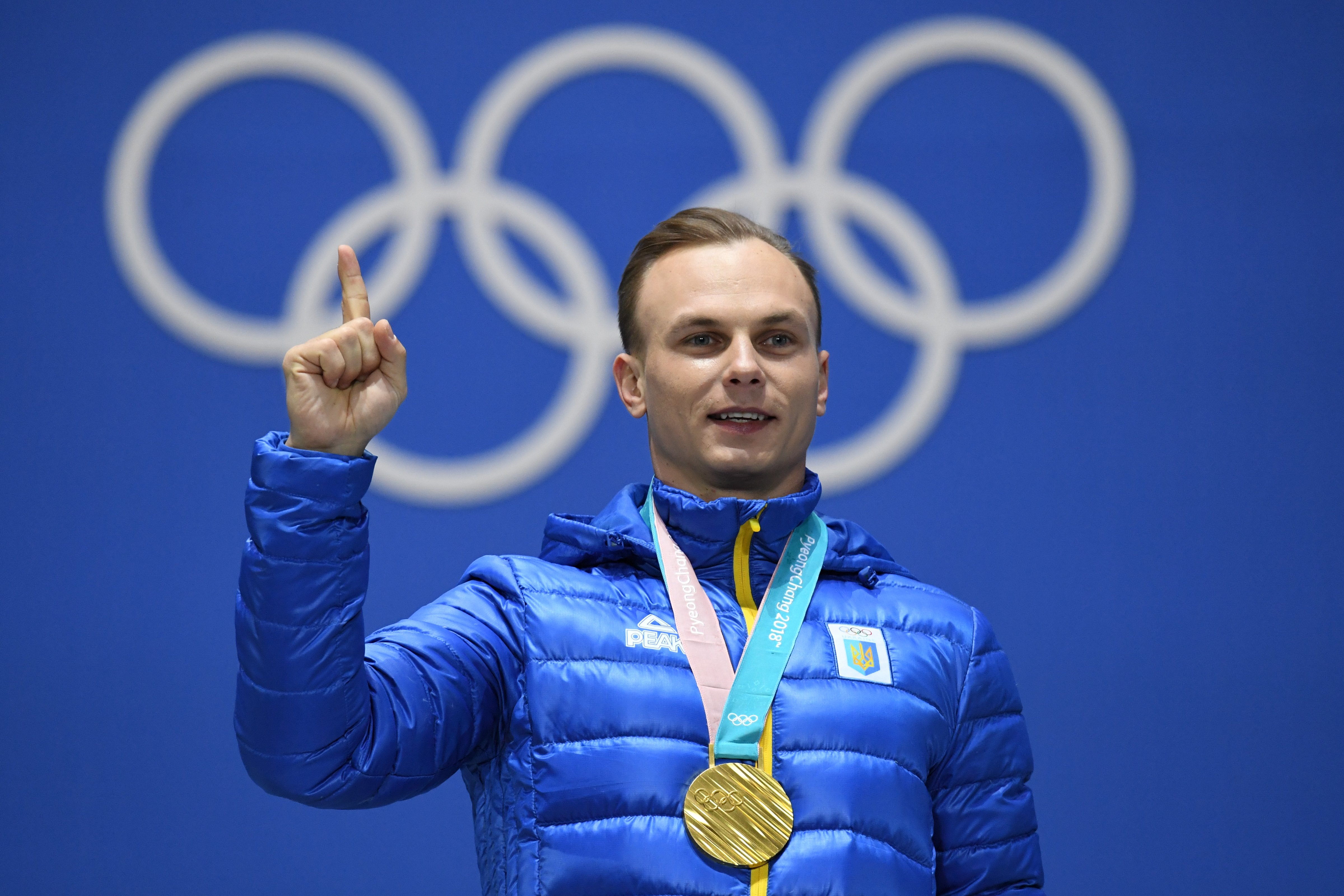 Ukraine's gold medallist Oleksandr Abramenko gestures on the podium during the medal ceremony for the freestyle skiing Men's Aerials (KIRILL KUDRYAVTSEV - AFP/Getty Images)