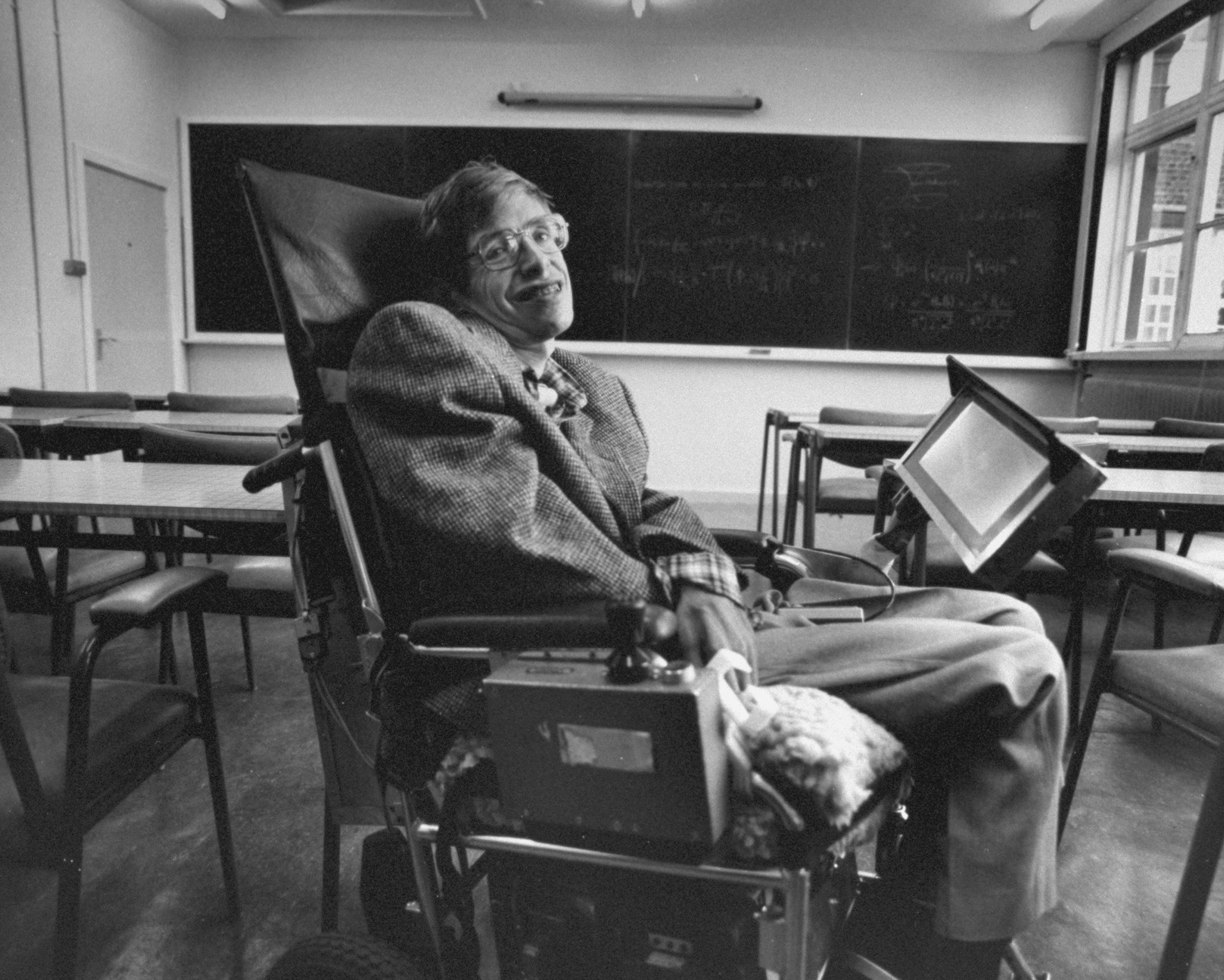 Physicist, author, and Cambridge University Professor Stephen Hawking, pictured in a lecture hall on Aug. 1, 1988. (Terry Smith—The LIFE Images Collection/Getty Images)