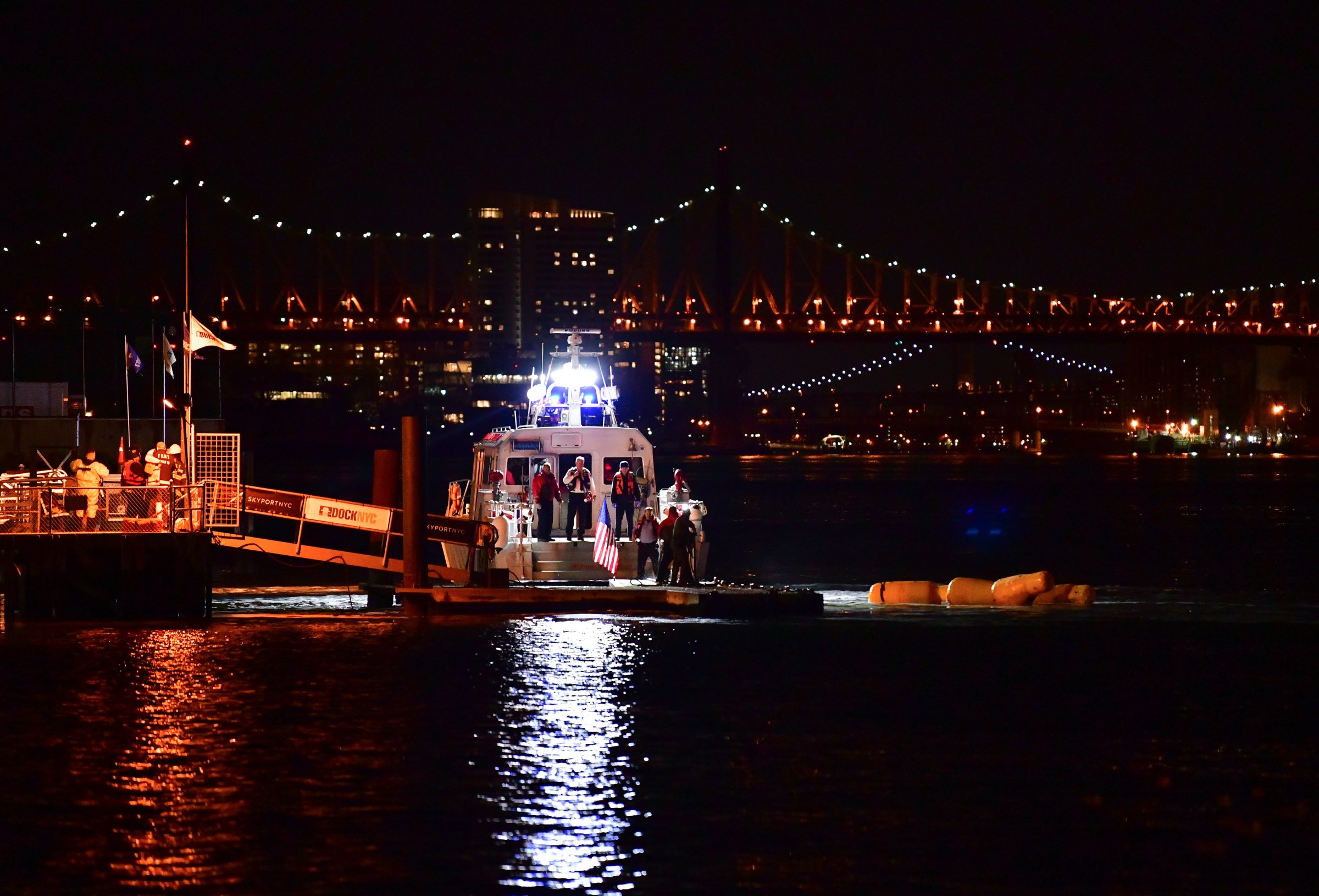 At Least 2 Dead As Helicopter Crashes Into New York City's East River