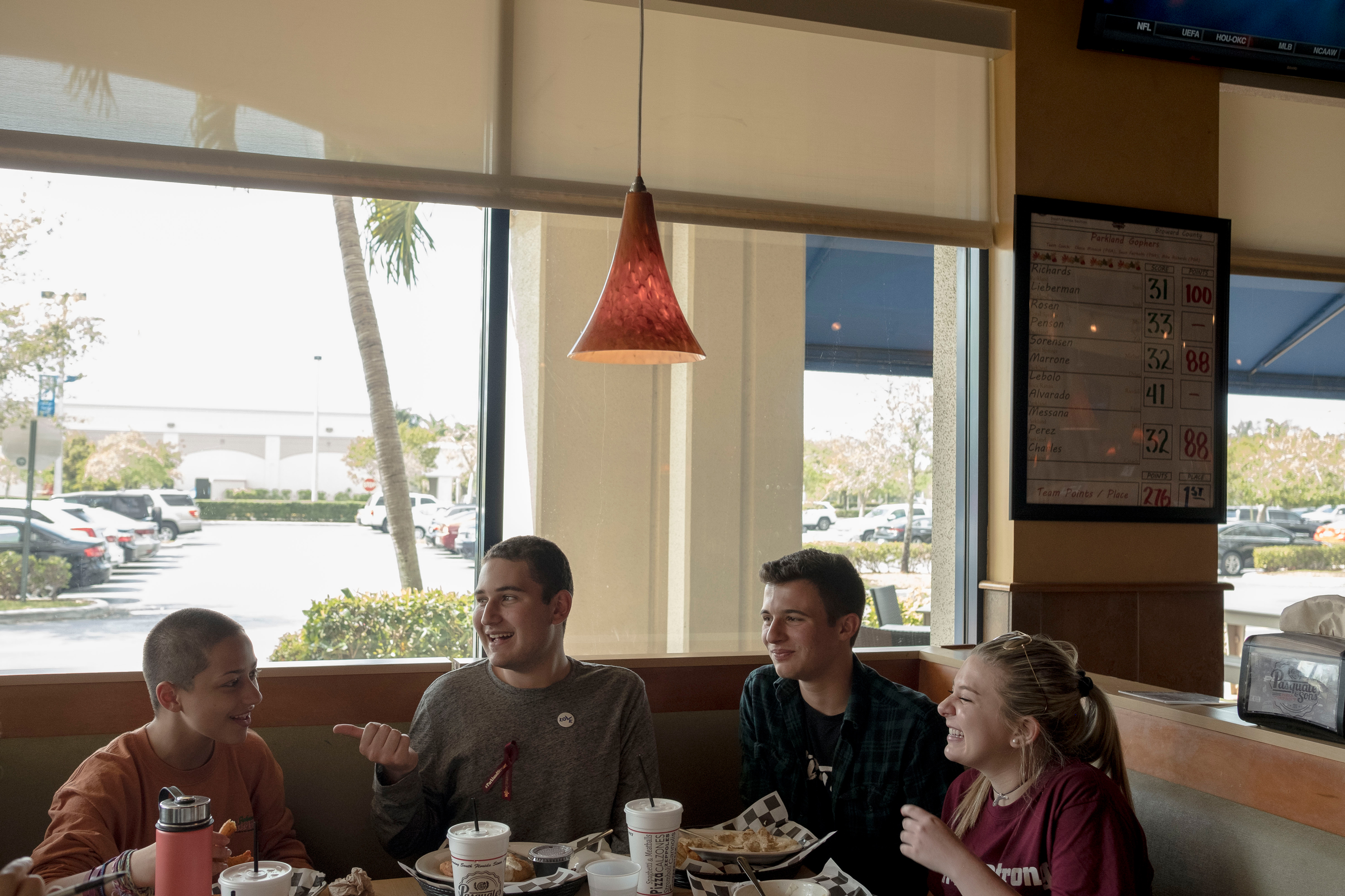 Emma González, Alex Wind, Cameron Kasky and Jaclyn Corin dine at Pasquales in Coral Springs near Parkland on March 6. (Gabriella Demczuk for TIME)