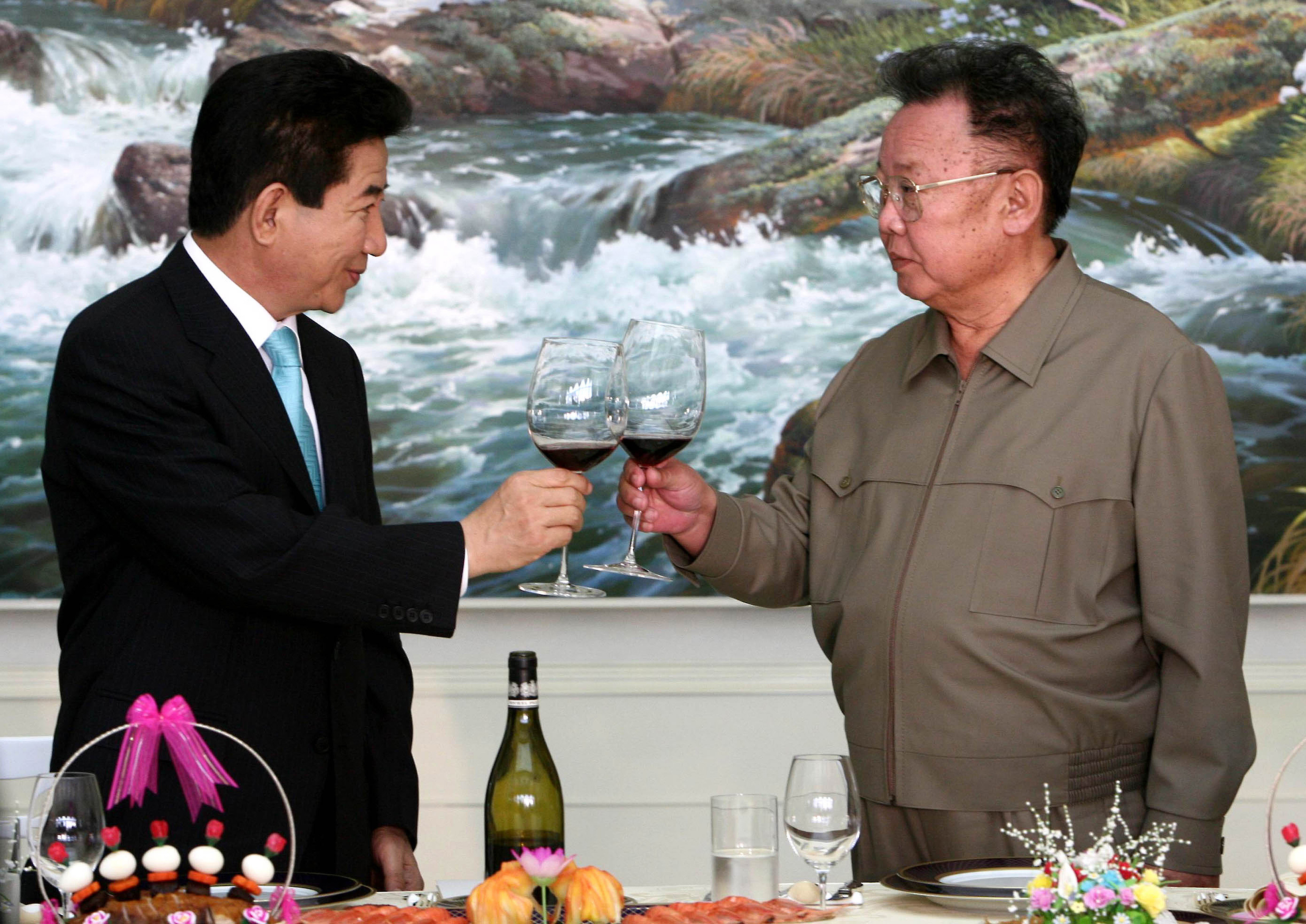 North Korean Leader Kim Jong-Il and South Korean President Roh Moo-Hyun (L) toast during a luncheon hosted by Kim for the inter-Korea Summit in Pyongyang, North Korea,on Oct. 4, 2007. (STR—AFP/Getty Images)