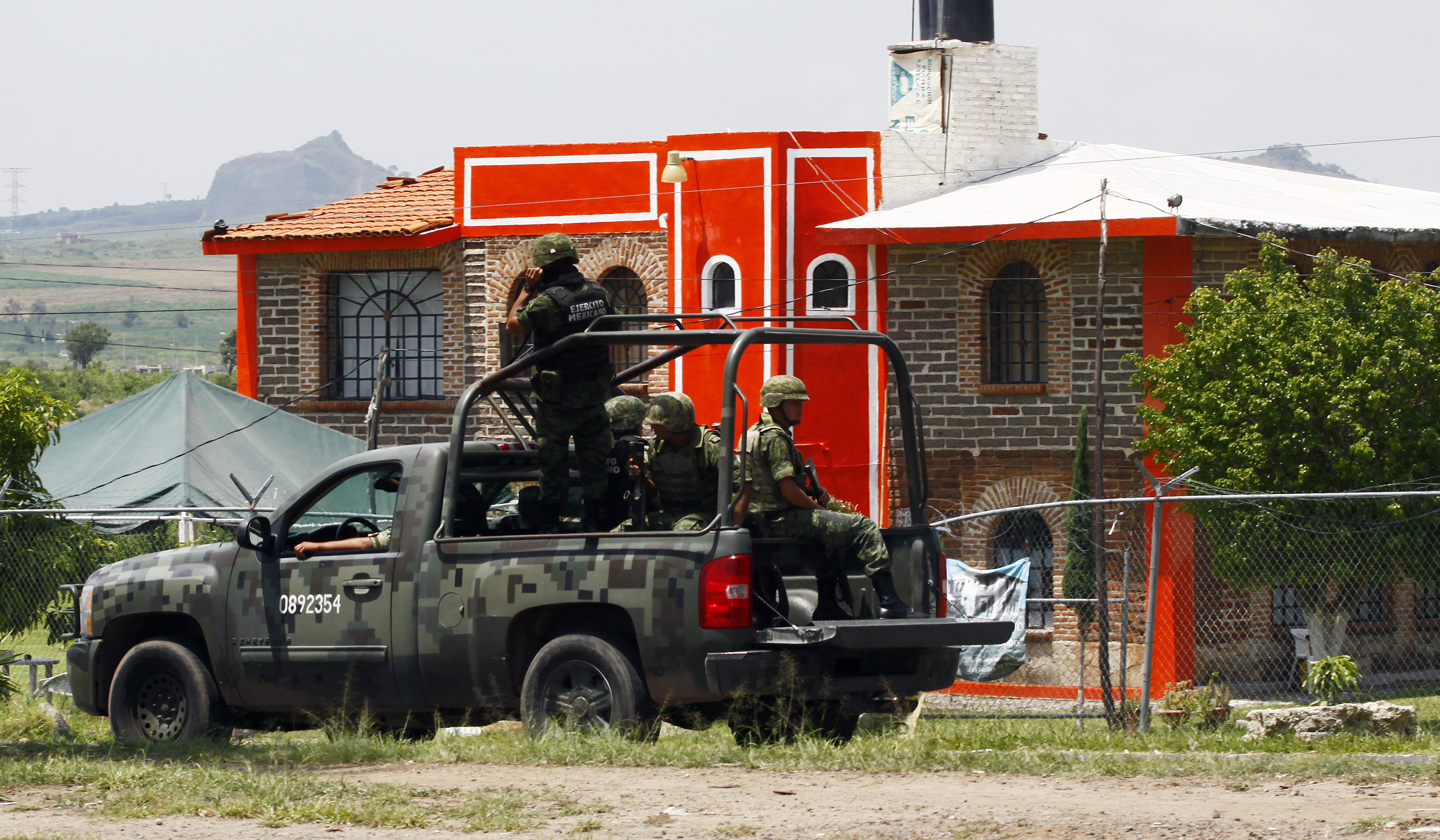 Soldiers patrol the Puente Grande State prison where Mexican cartel boss Rafael Caro Quintero was jailed in Zapotlanejo, Jalisco State, Mexico, on Aug. 9, 2013. (HEecto Guerrero&mdash;AFP/Getty Images)