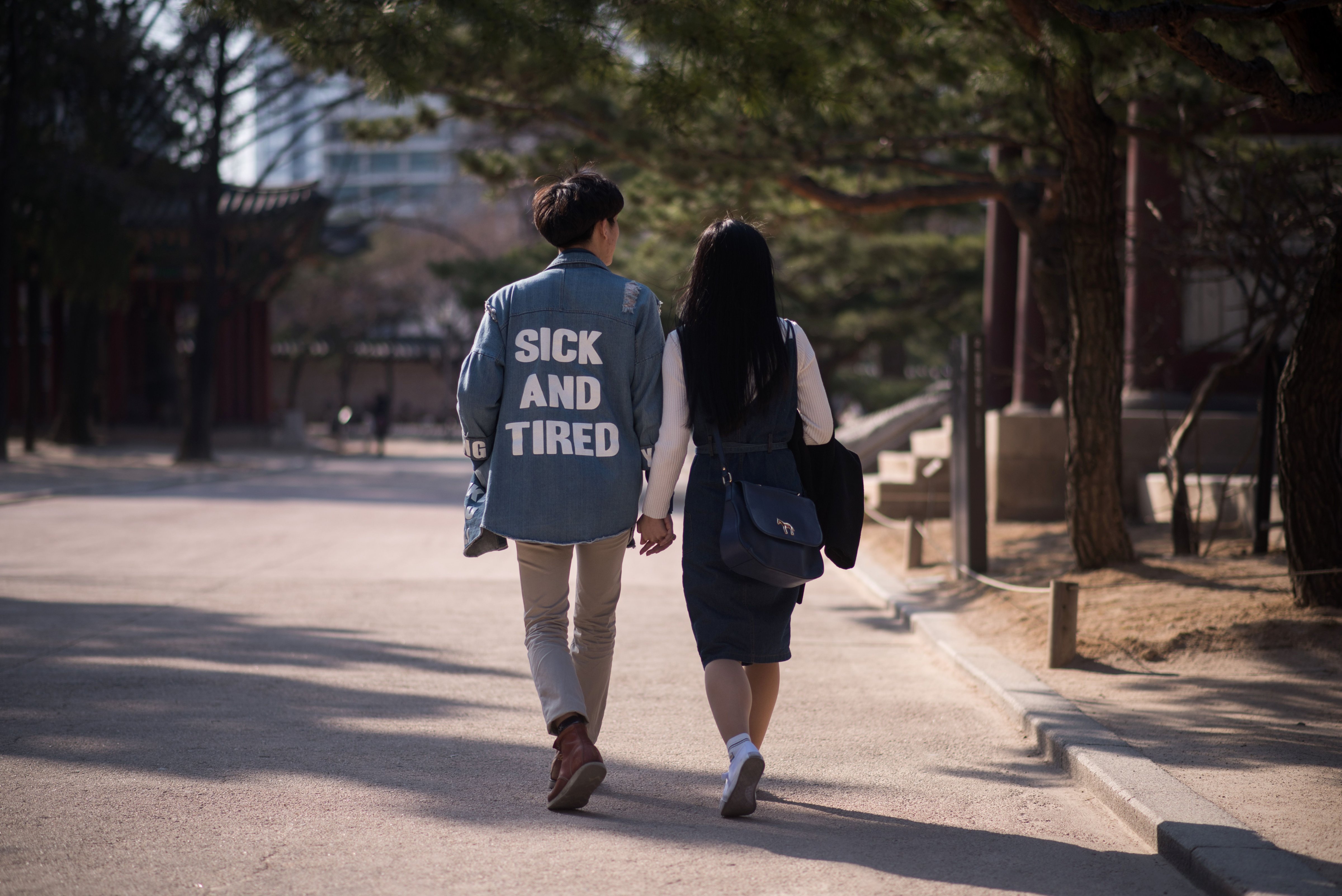 A couple walk through a park in Seoul on March 24, 2016. (Ed Jones&mdash;AFP/Getty Images)