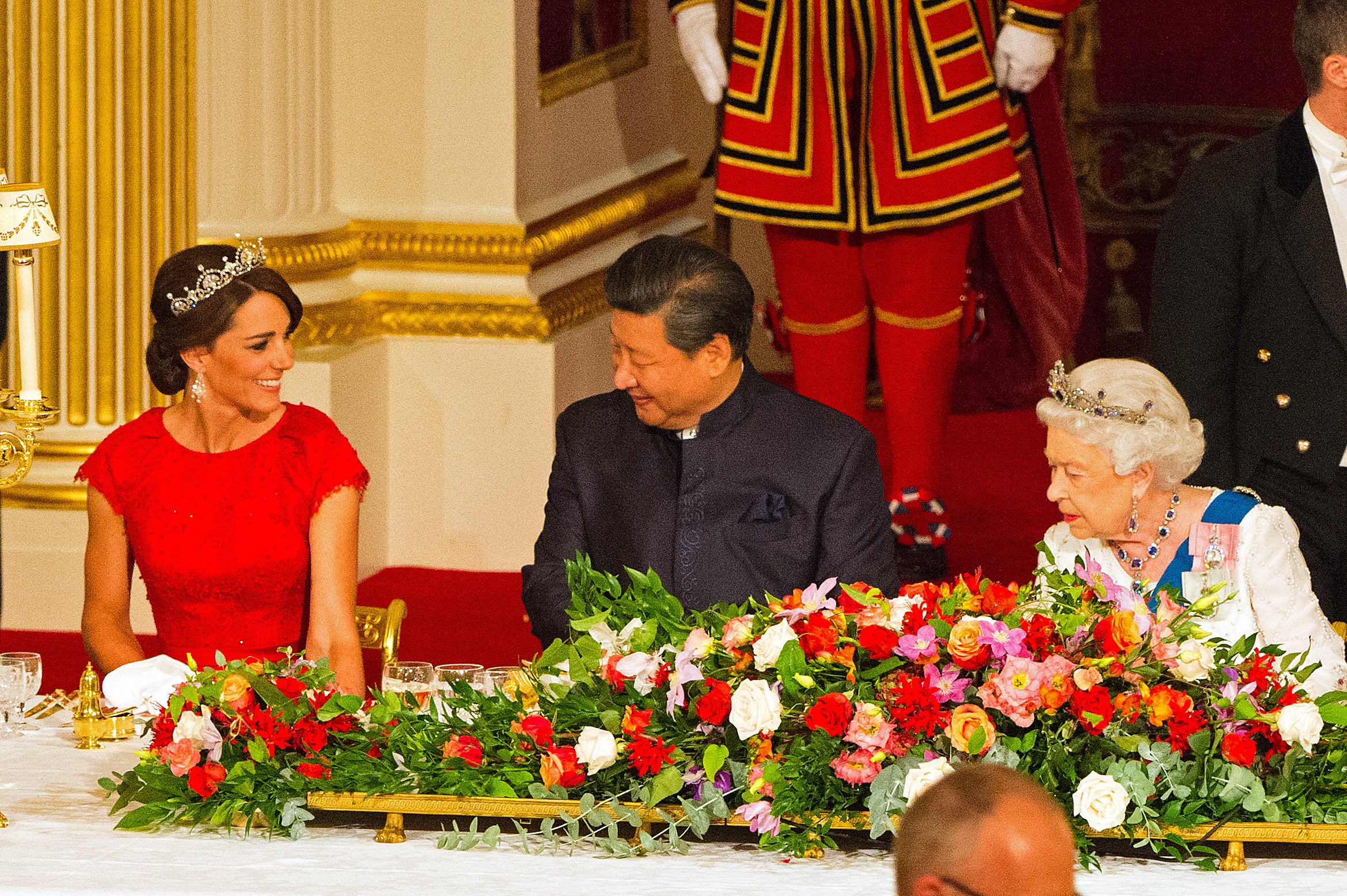 Chinese President Xi Jinping (C) sits between Britain's Catherine, Duchess of Cambridge, (L) and Britain's Queen Elizabeth II during State Banquet at Buckingham Palace in London, on October 20, 2015, on the first official day of Xi's state visit. (DOMINIC LIPINSKI—AFP/Getty Images)