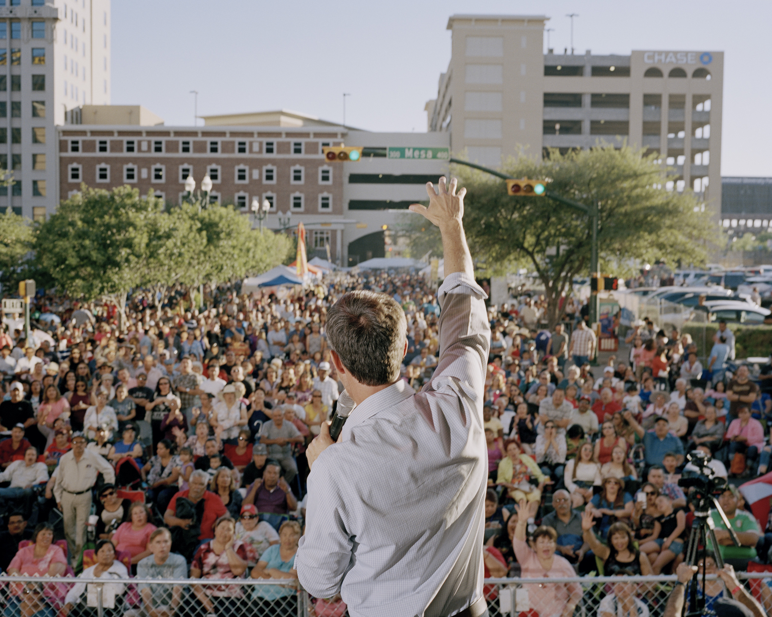 O'Rourke speaks to the crowd at the Mariachi Loco Music Festival in El Paso. (Benjamin Rasmussen for TIME)