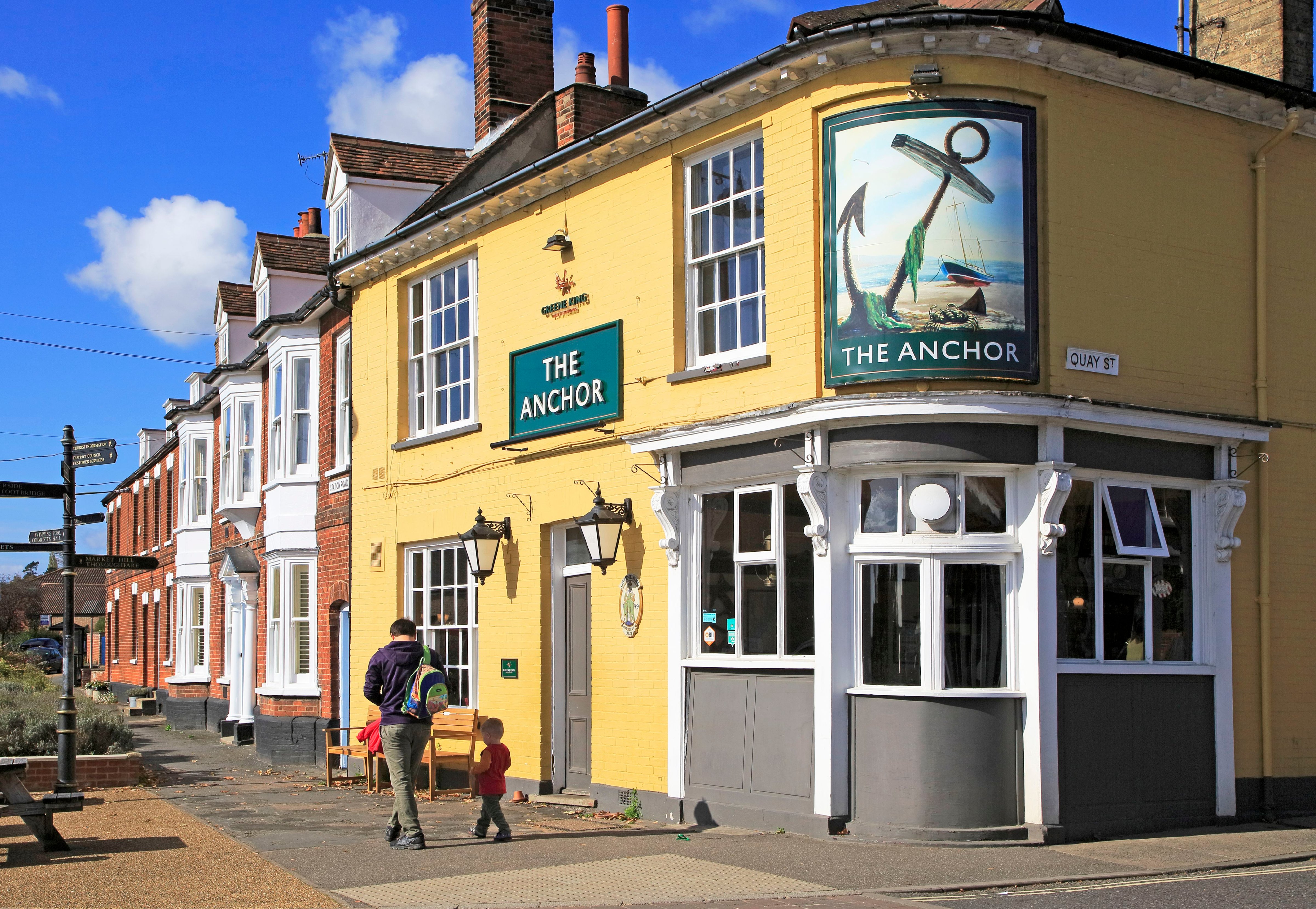 The Anchor pub on Quay Side, Woodbridge, Suffolk, England, UK. (Geography Photos—UIG via Getty Images)