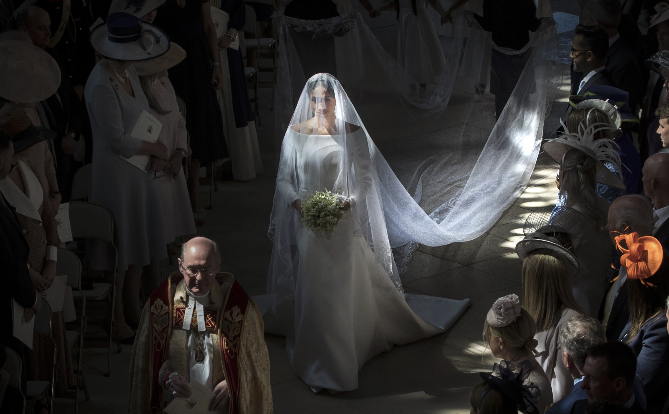Markle walks down the aisle in St. George's Chapel. (Danny Lawson—AFP/Getty Images)