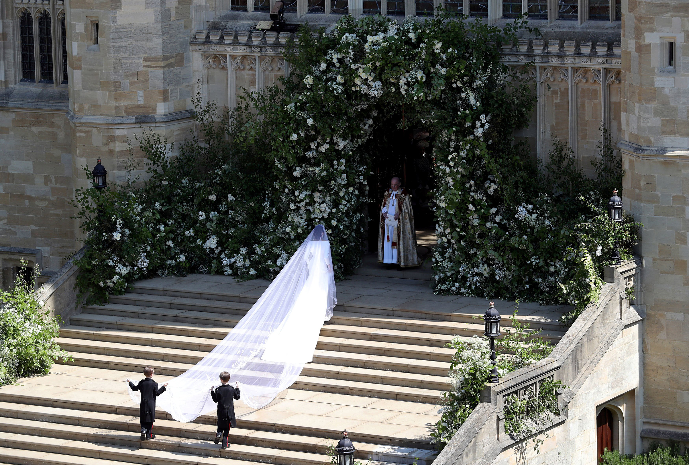 The bride arrives to St George's Chapel. (Andrew Matthews—Pool/Reuters)