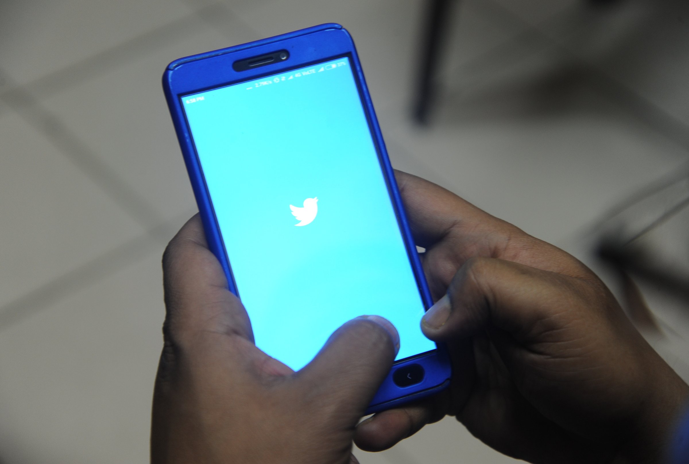 Twitter-user-India-phone-screen