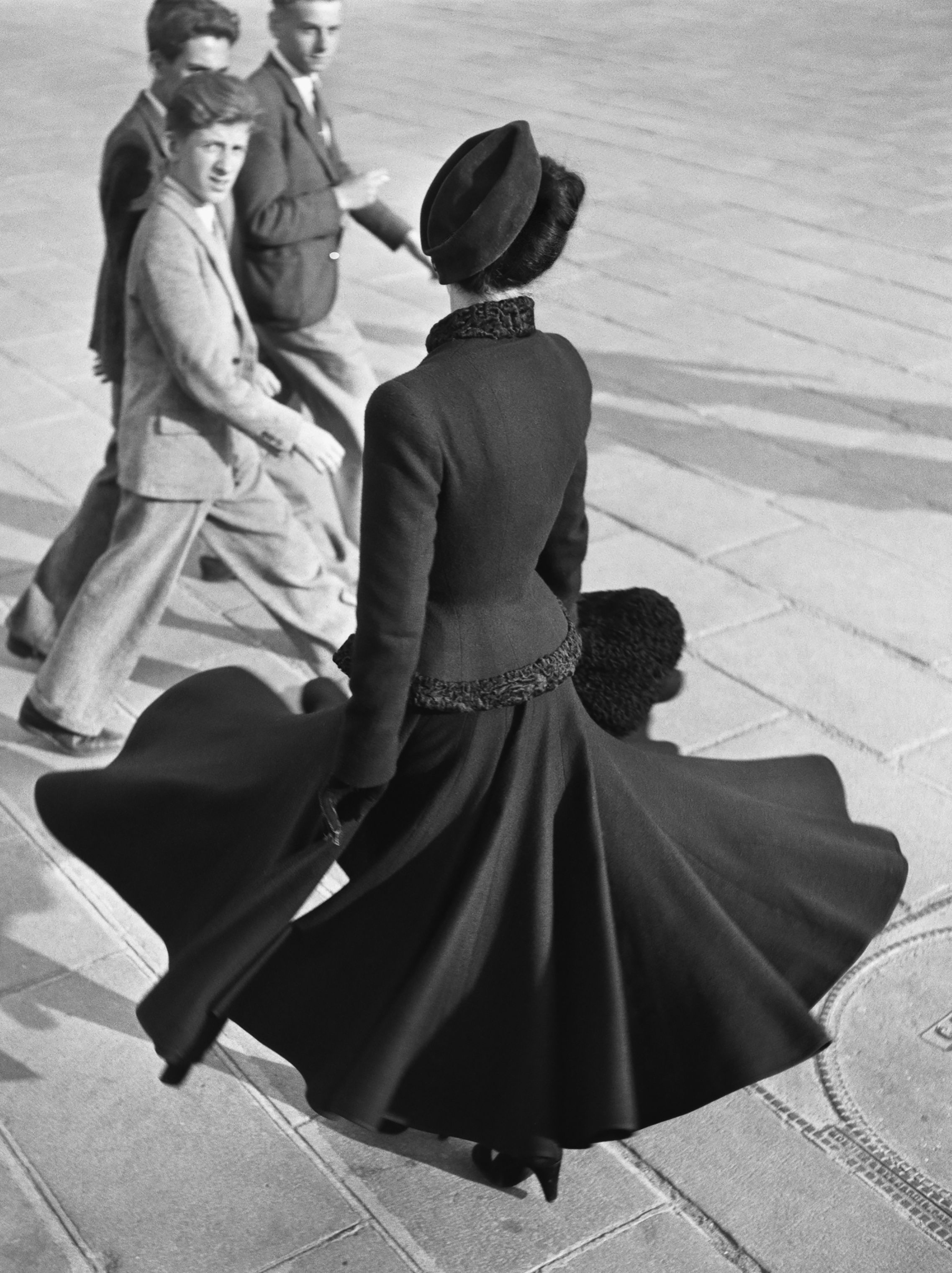 Renée, "The New Look of Dior," Place de la Concorde, Paris, August 1947 (Richard Avedon—Richard Avedon Foundation/J. Paul Getty Museum)